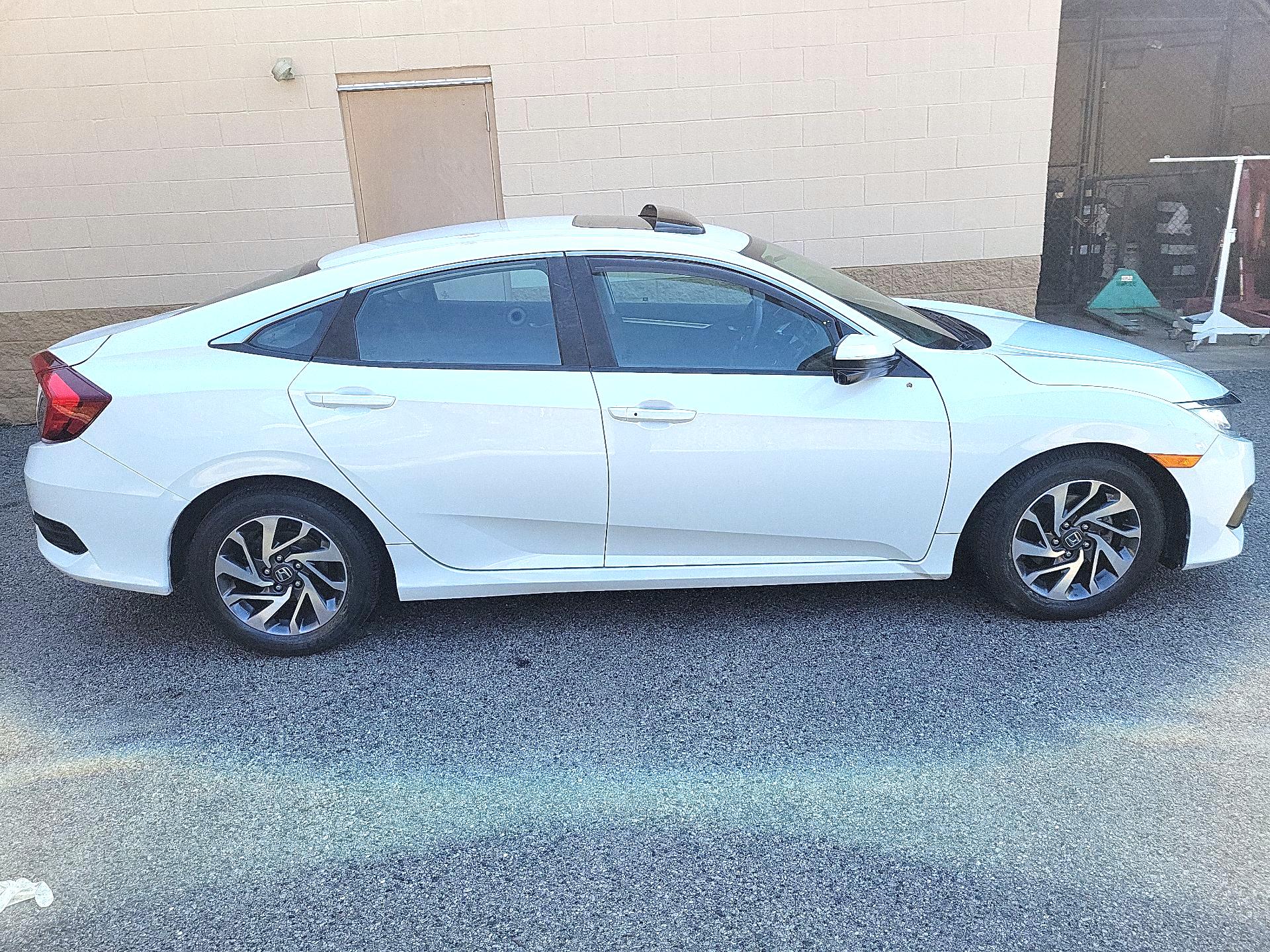 Thumbnail: 2016 Honda Civic - 4