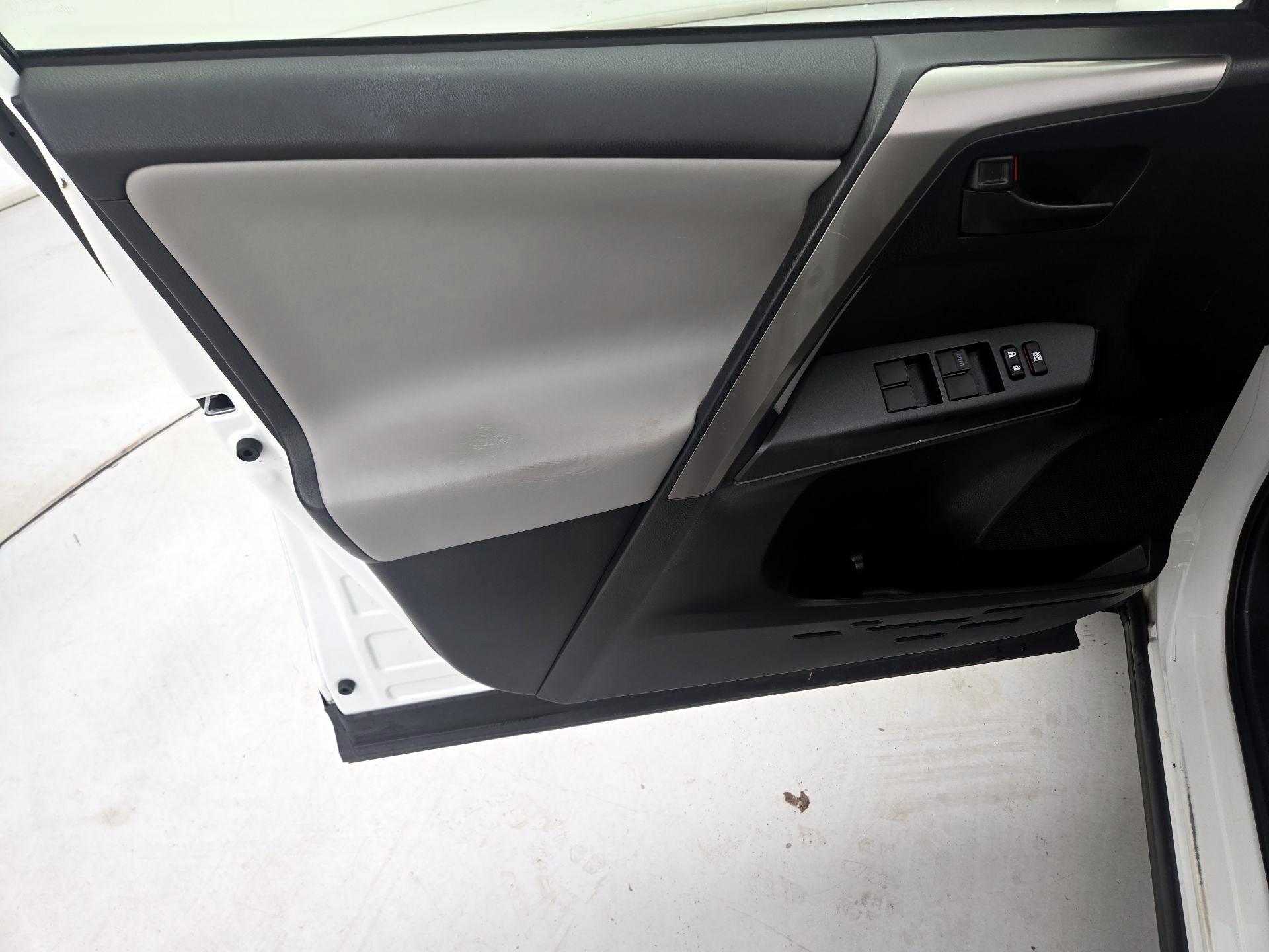 Thumbnail: 2018 Toyota RAV4 - 12