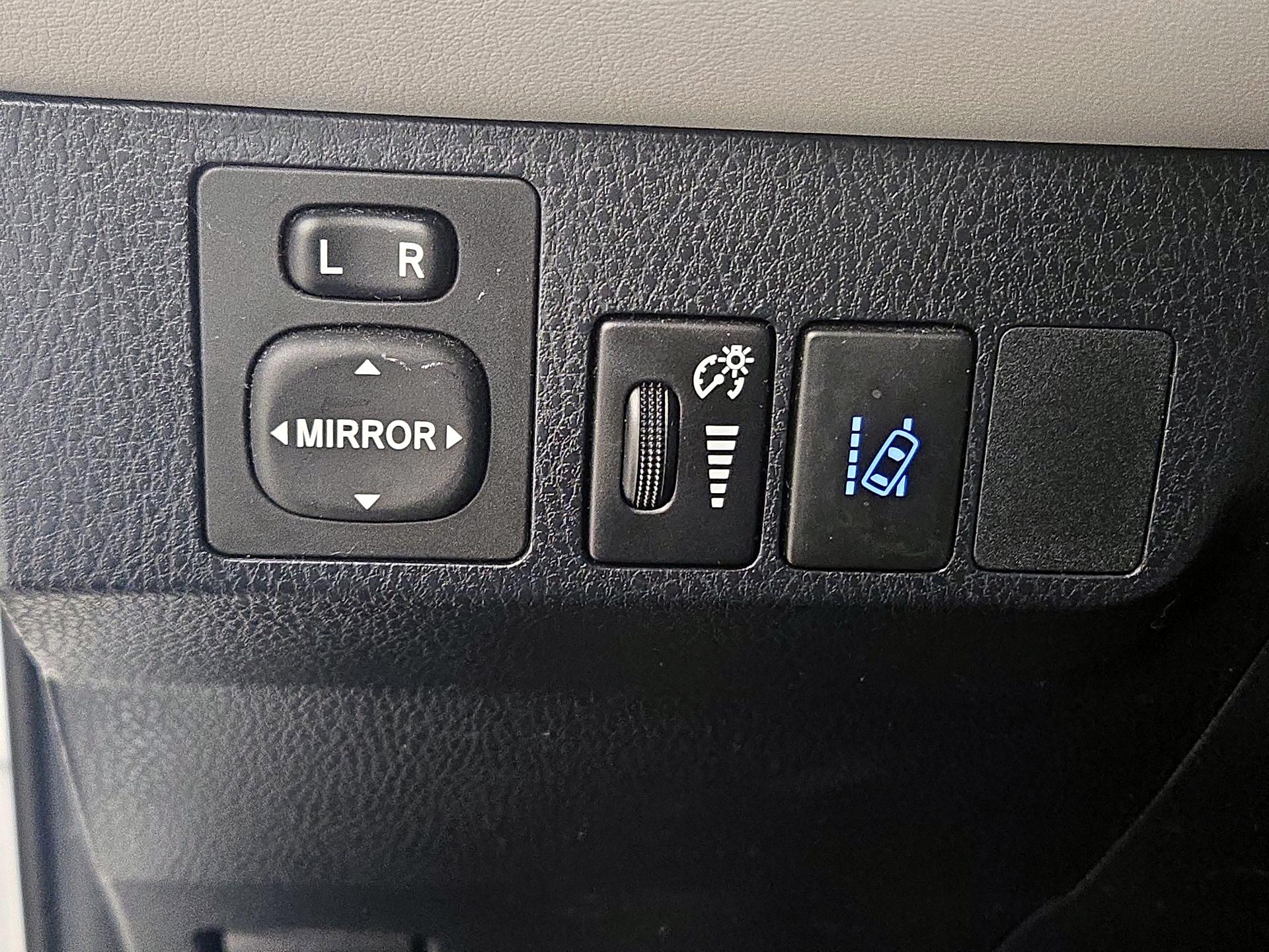 Thumbnail: 2018 Toyota RAV4 - 13