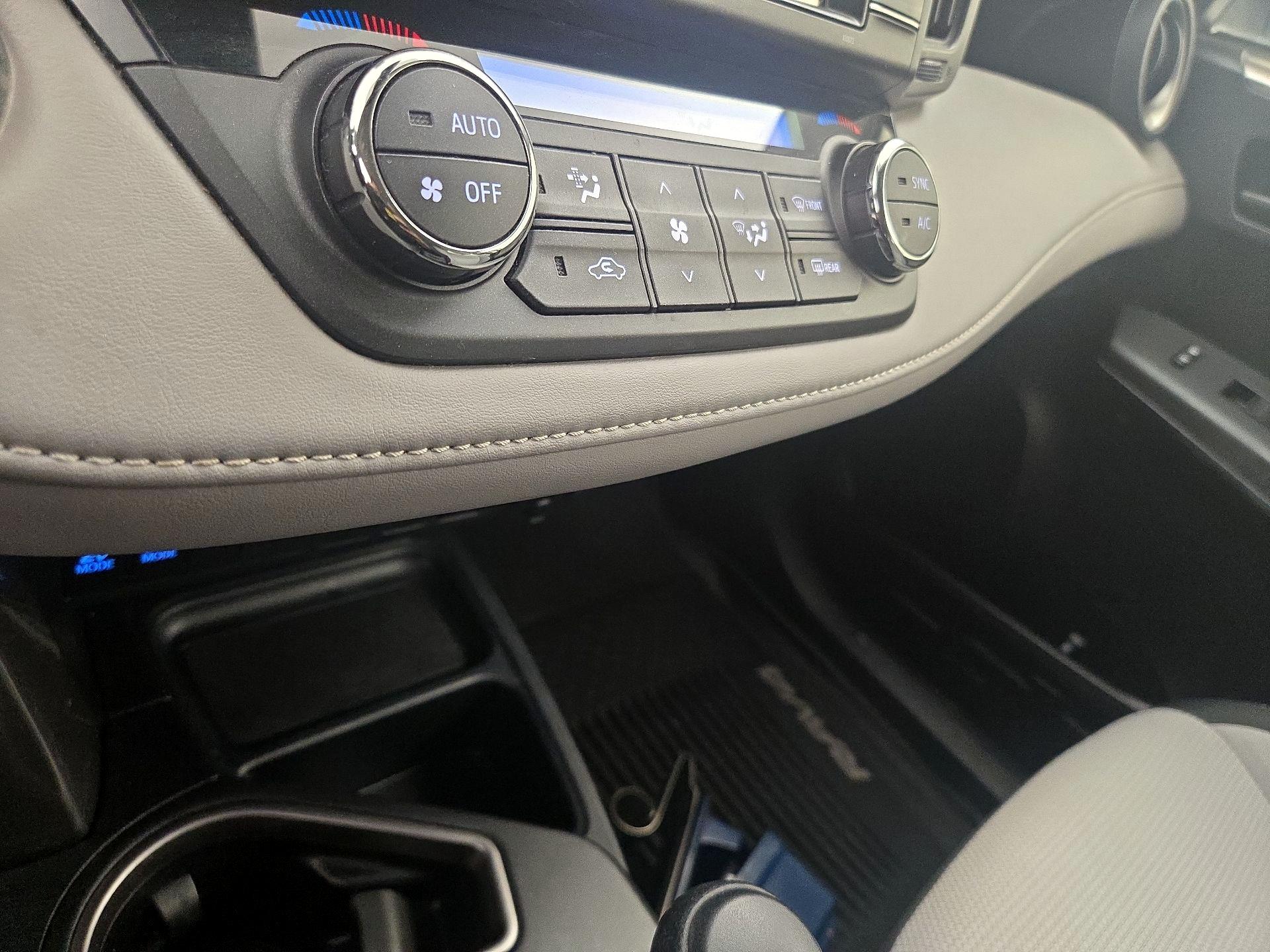 Thumbnail: 2018 Toyota RAV4 - 16