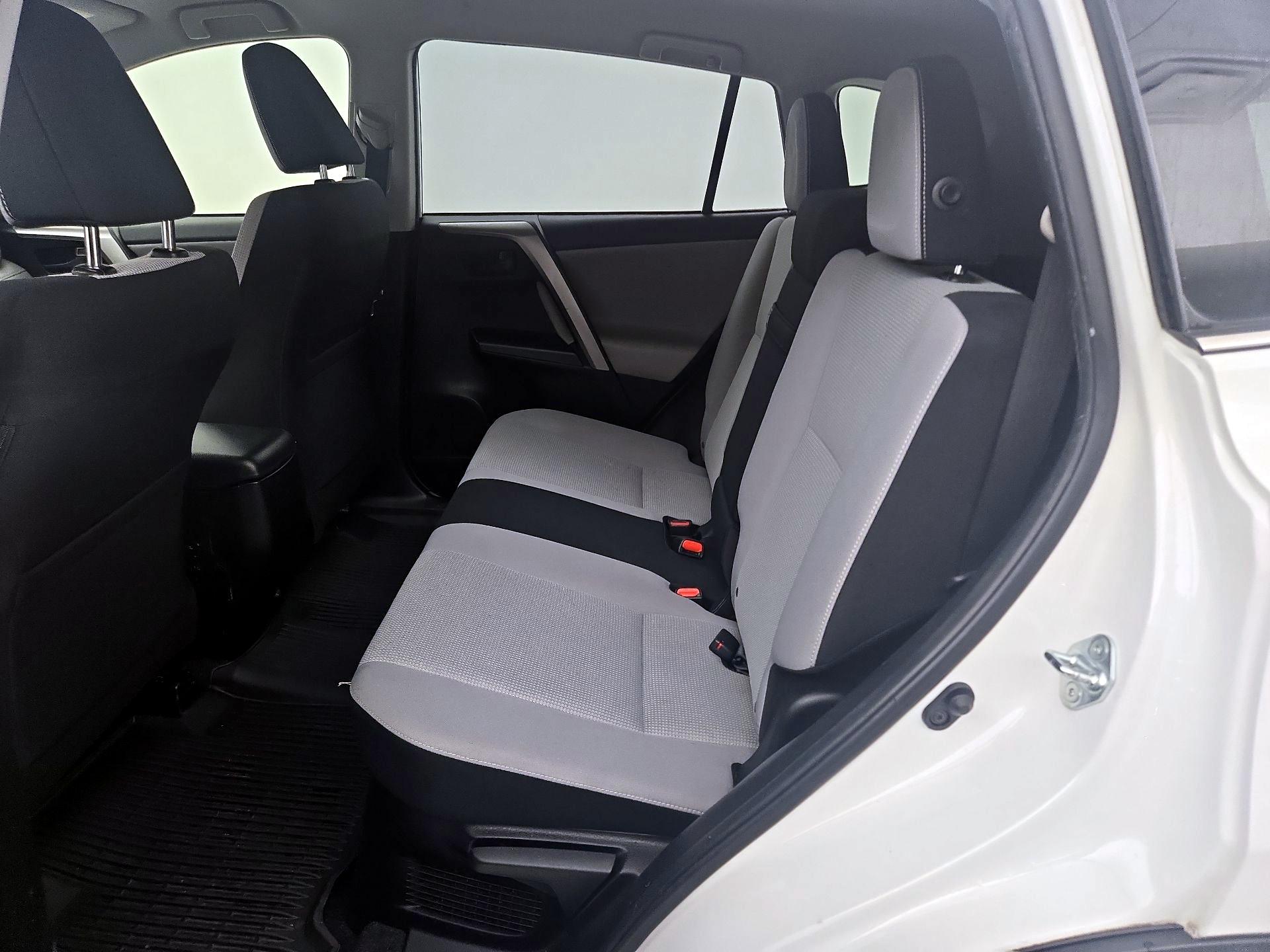 Thumbnail: 2018 Toyota RAV4 - 19