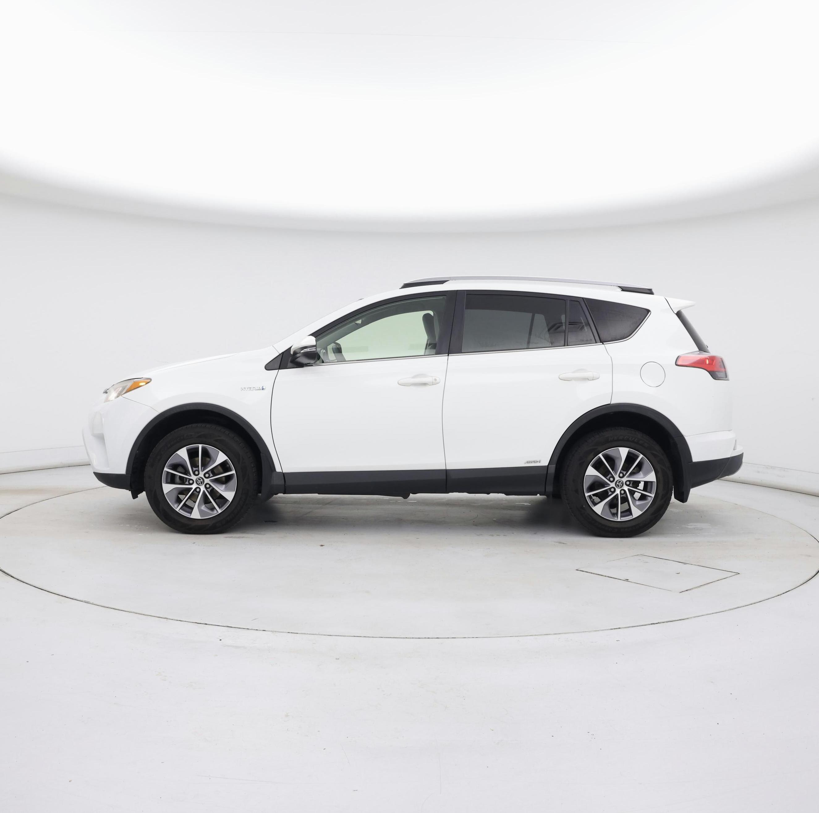 Thumbnail: 2018 Toyota RAV4 - 3