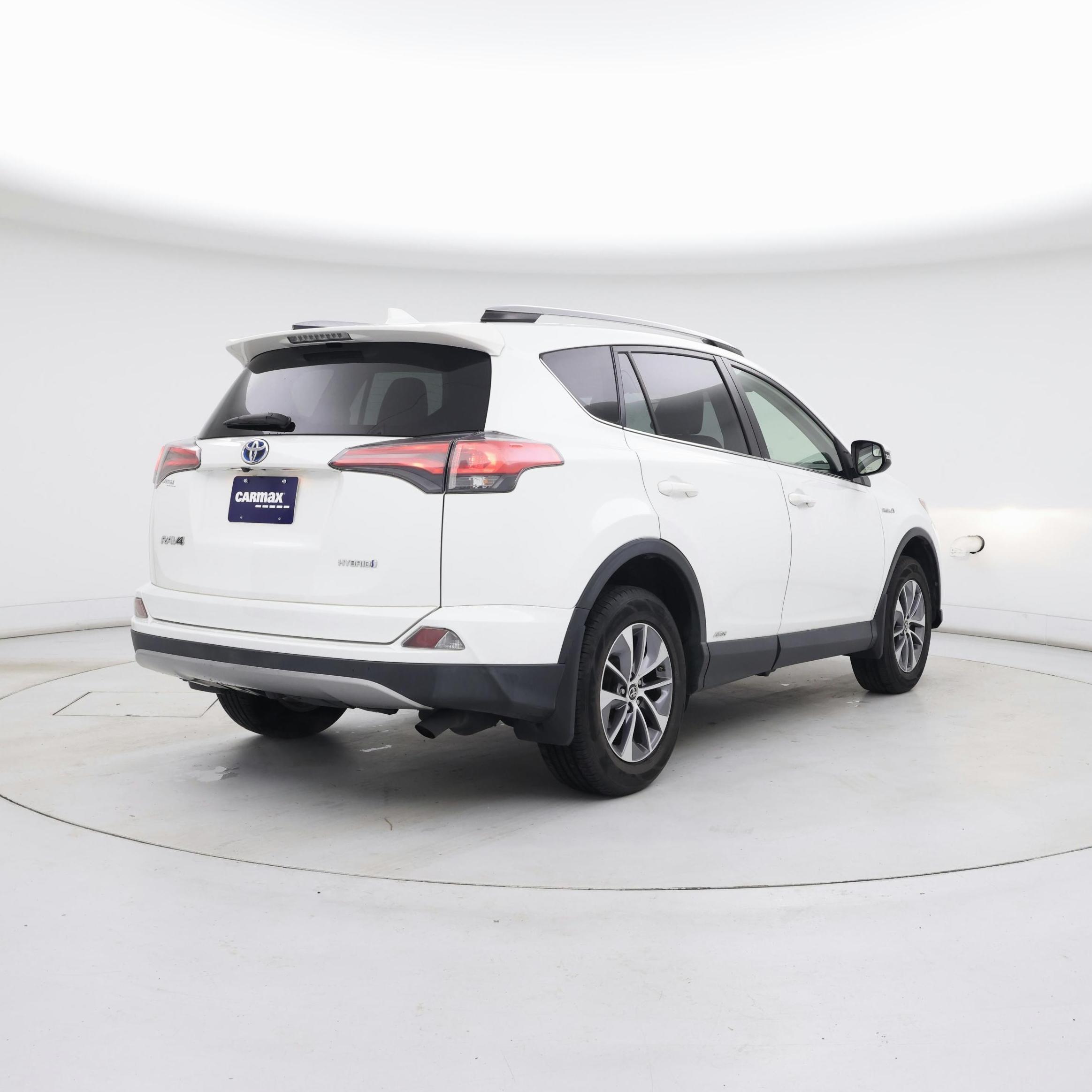 Thumbnail: 2018 Toyota RAV4 - 8