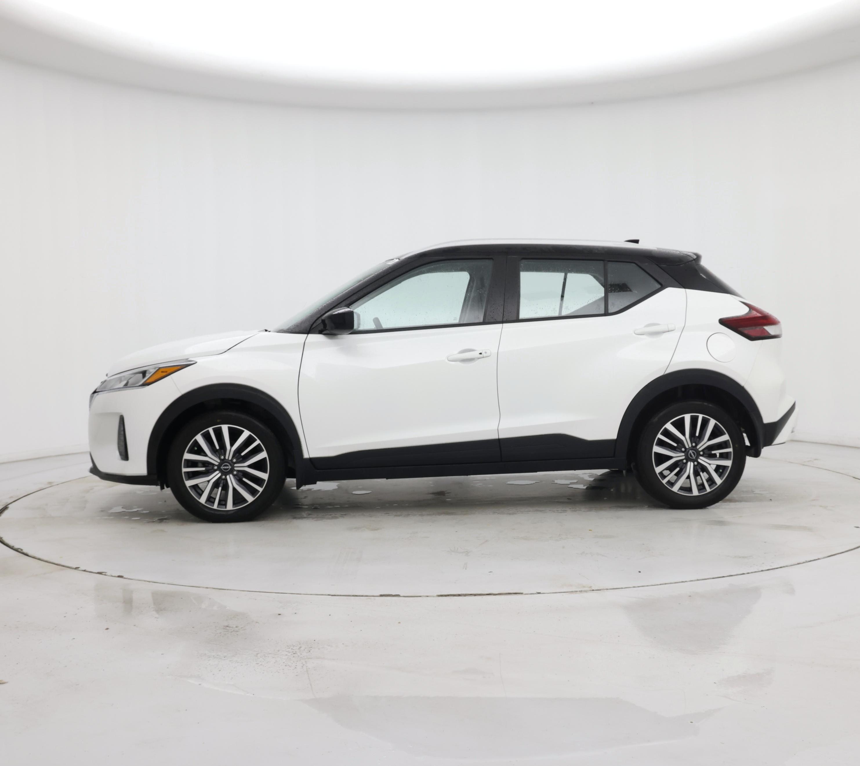 Thumbnail: 2023 Nissan Kicks - 3