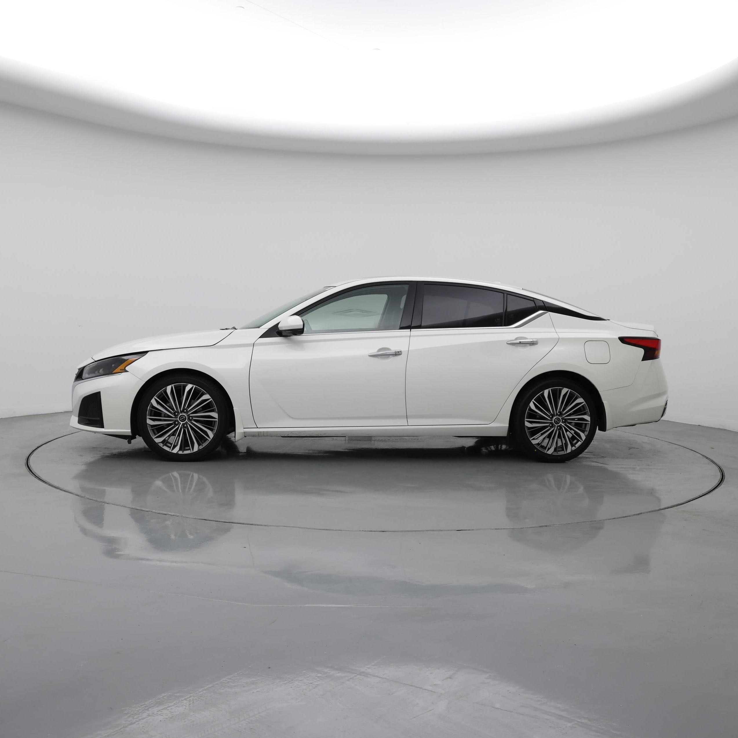 Thumbnail: 2023 Nissan Altima - 3