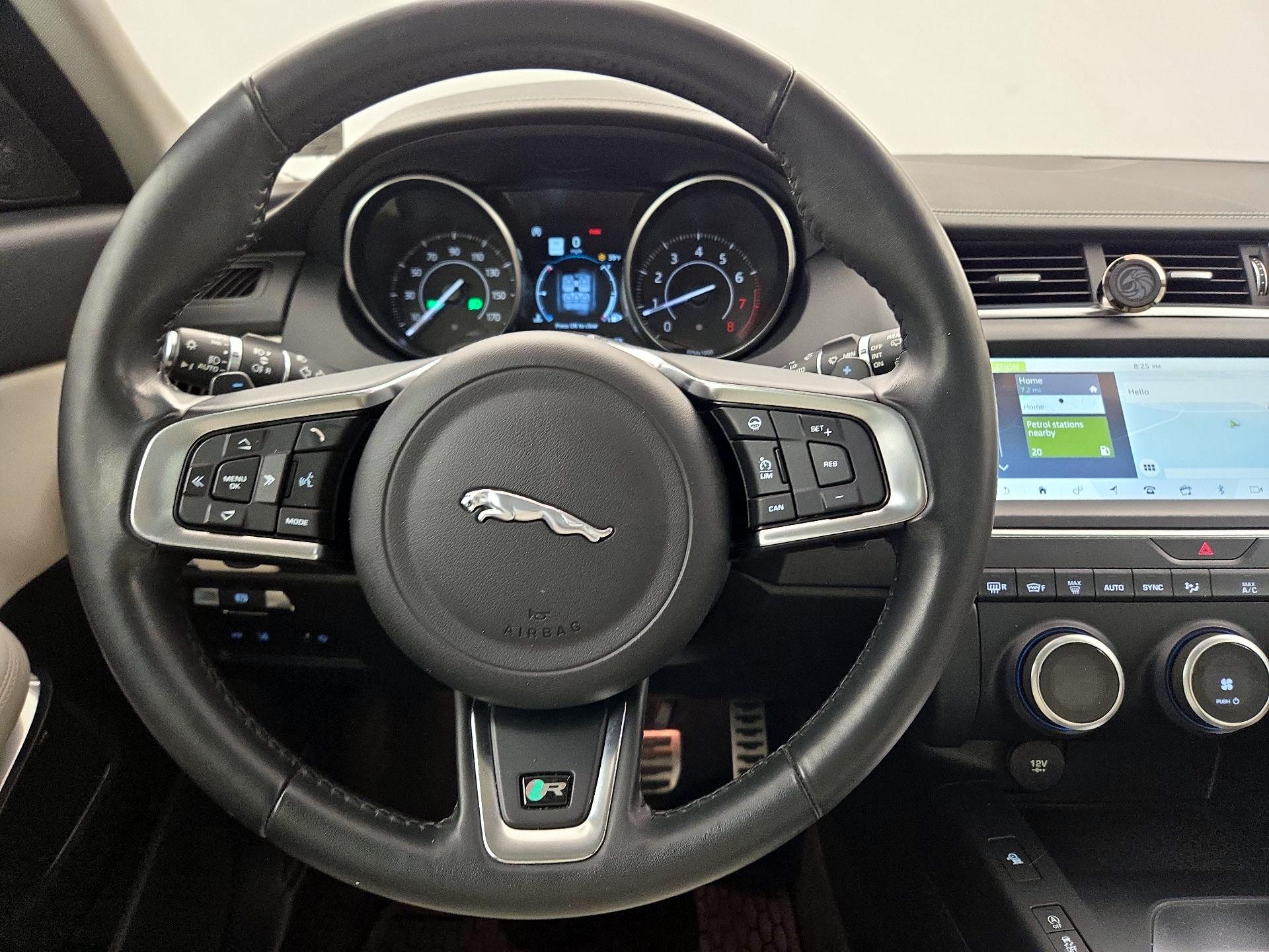 Thumbnail: 2019 Jaguar E-Pace - 10