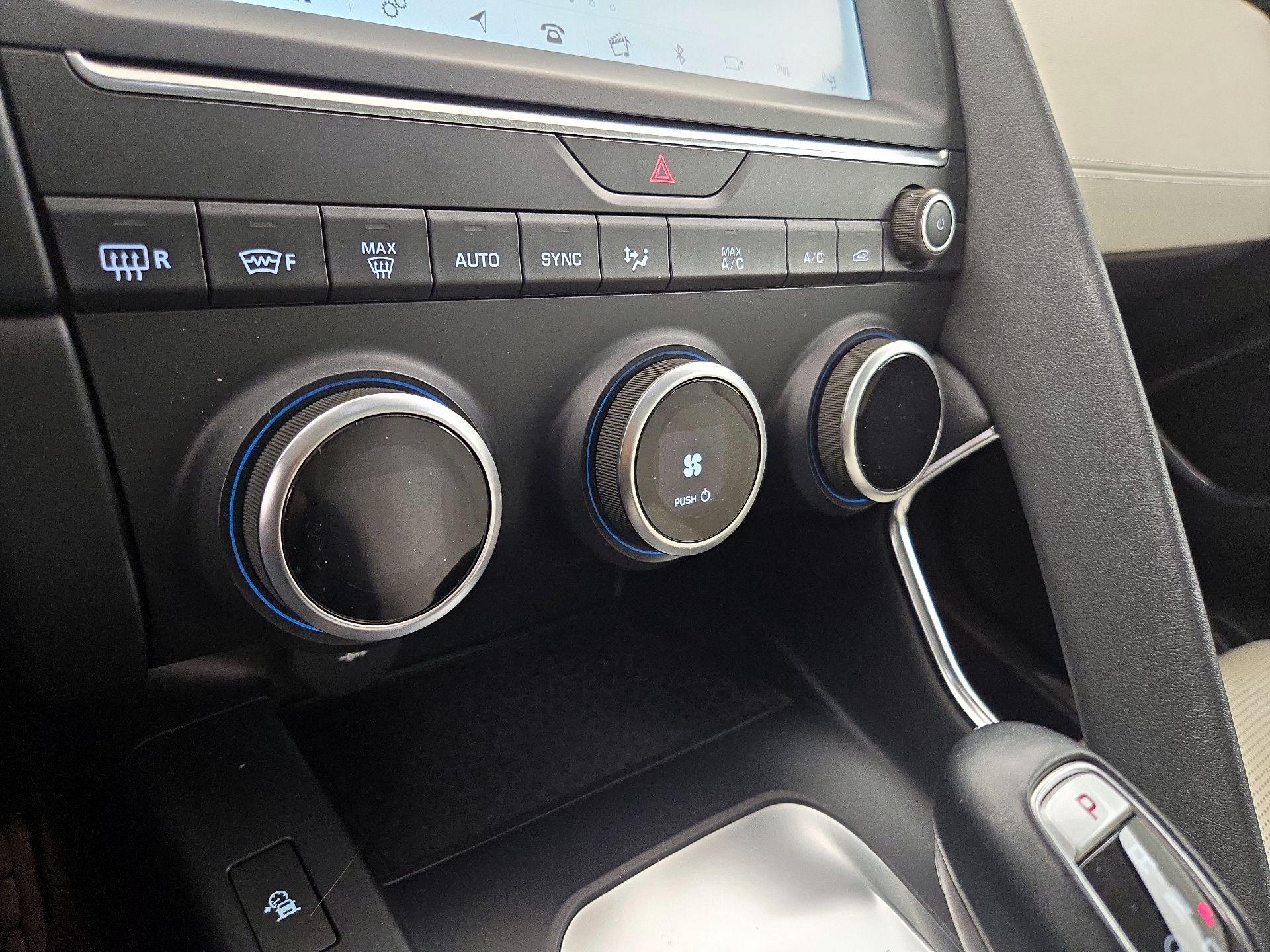 Thumbnail: 2019 Jaguar E-Pace - 17