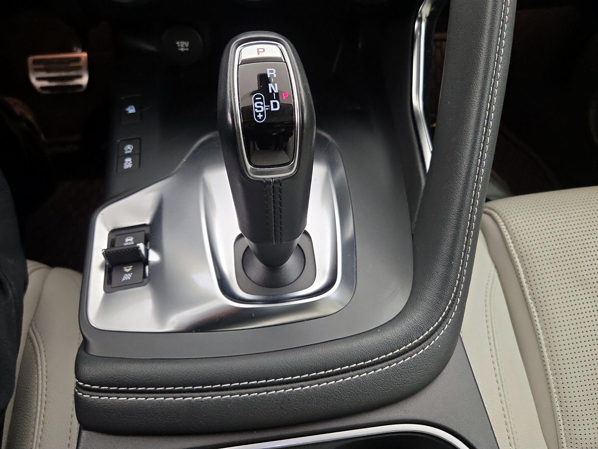 Thumbnail: 2019 Jaguar E-Pace - 18