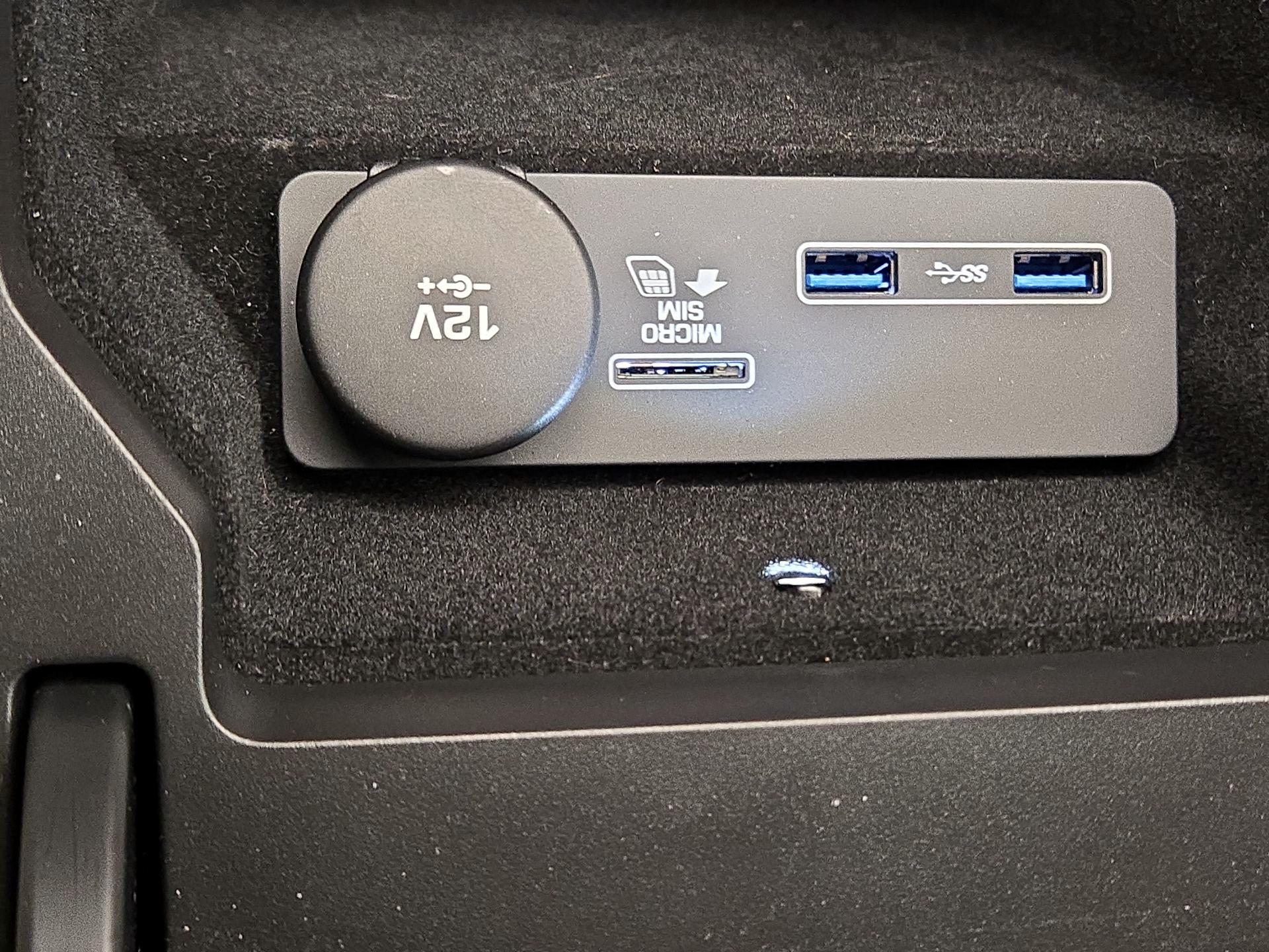 Thumbnail: 2019 Jaguar E-Pace - 19