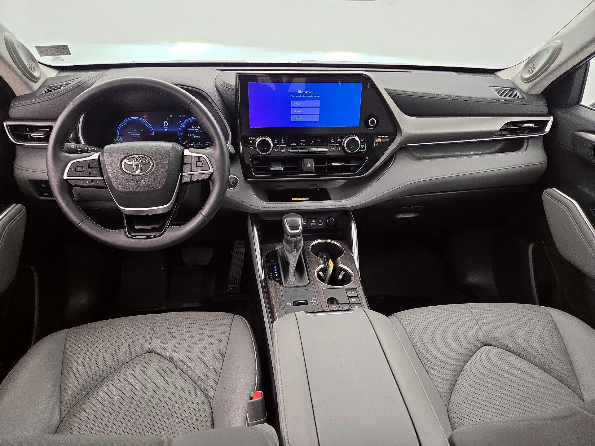 Thumbnail: 2023 Toyota Highlander - 9