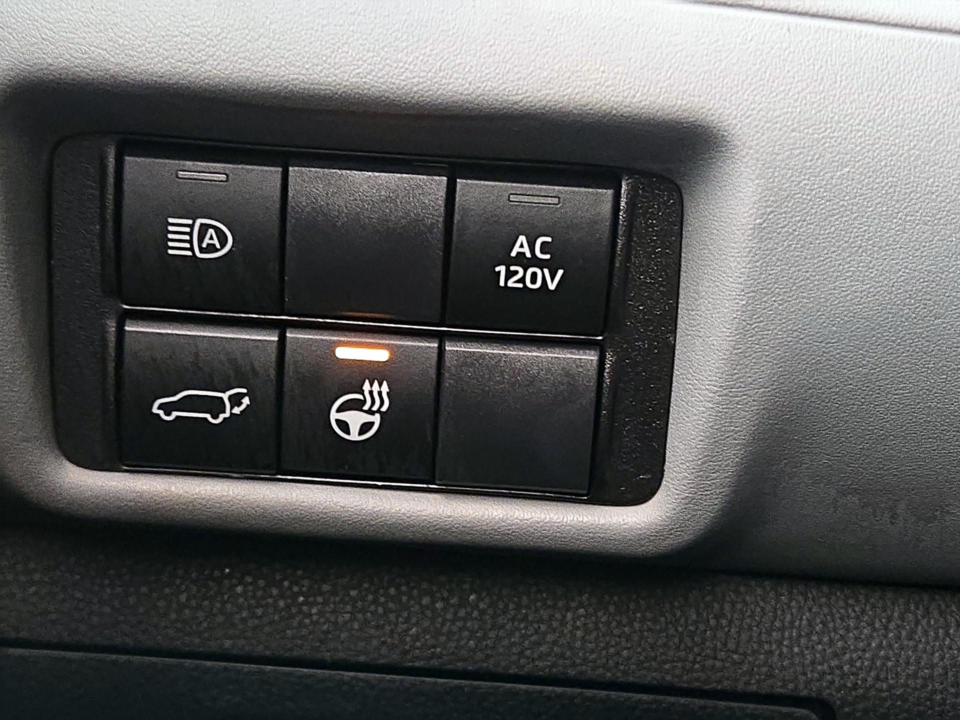 Thumbnail: 2023 Toyota Highlander - 13