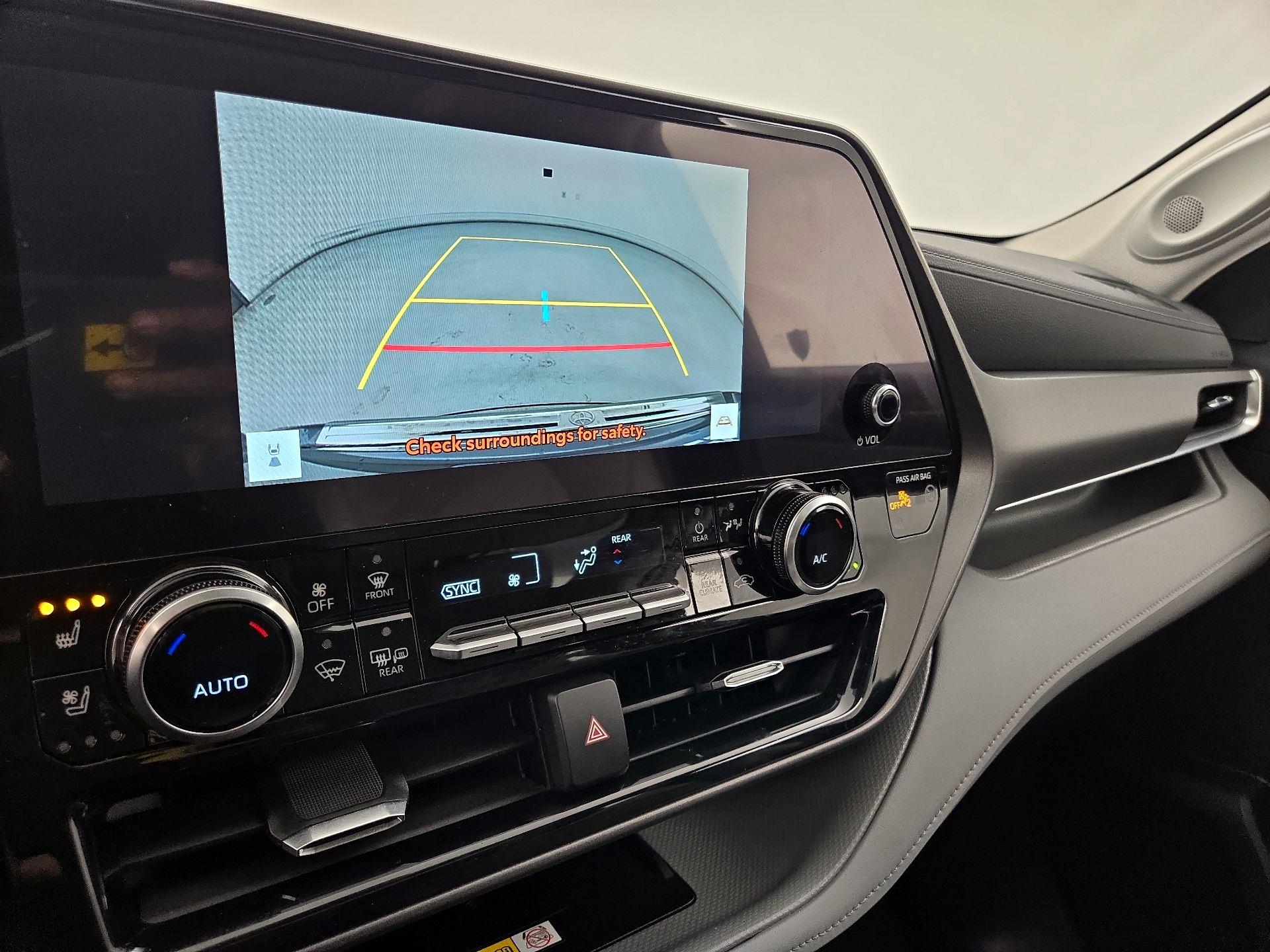 Thumbnail: 2023 Toyota Highlander - 14