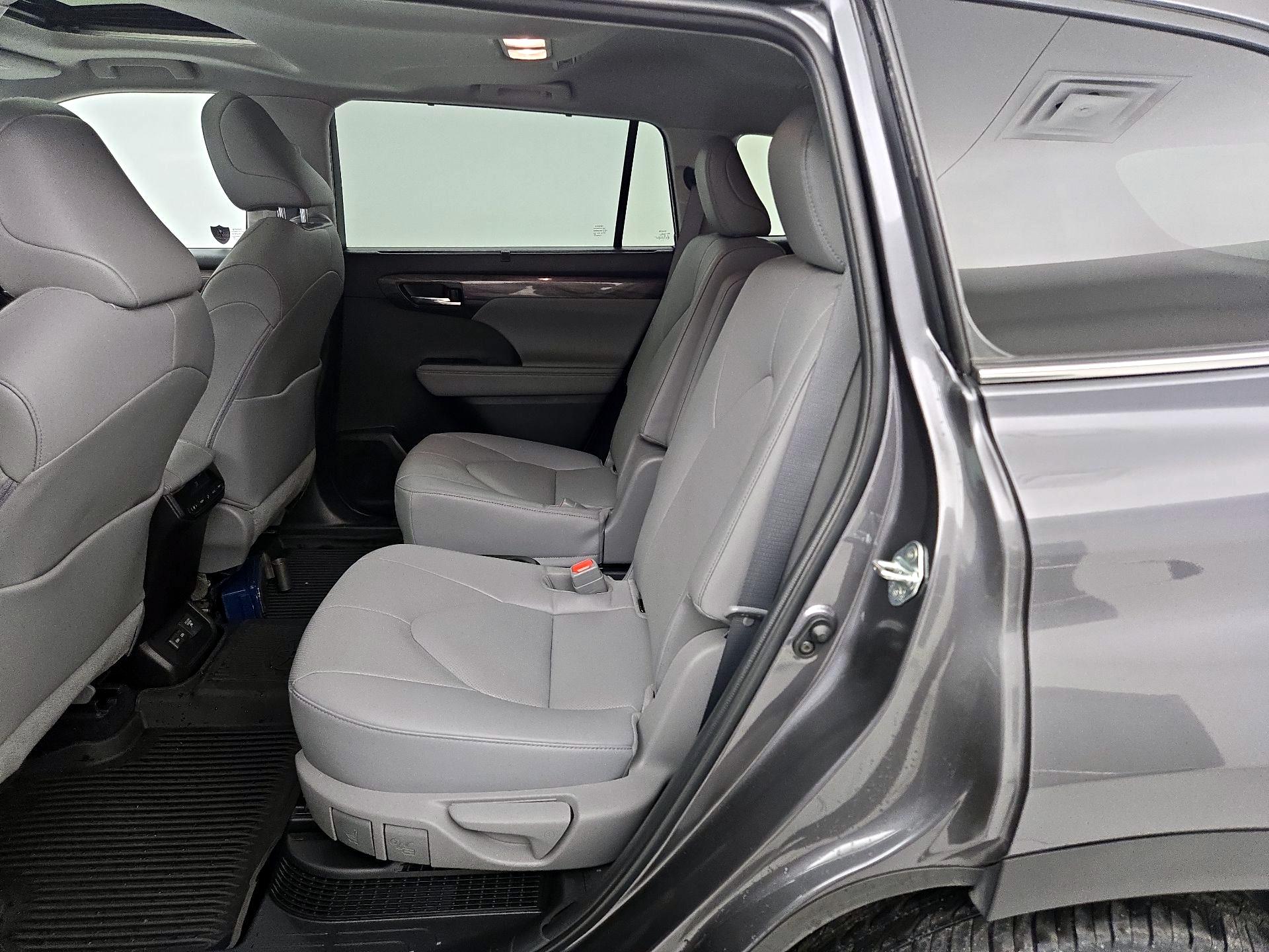 Thumbnail: 2023 Toyota Highlander - 20