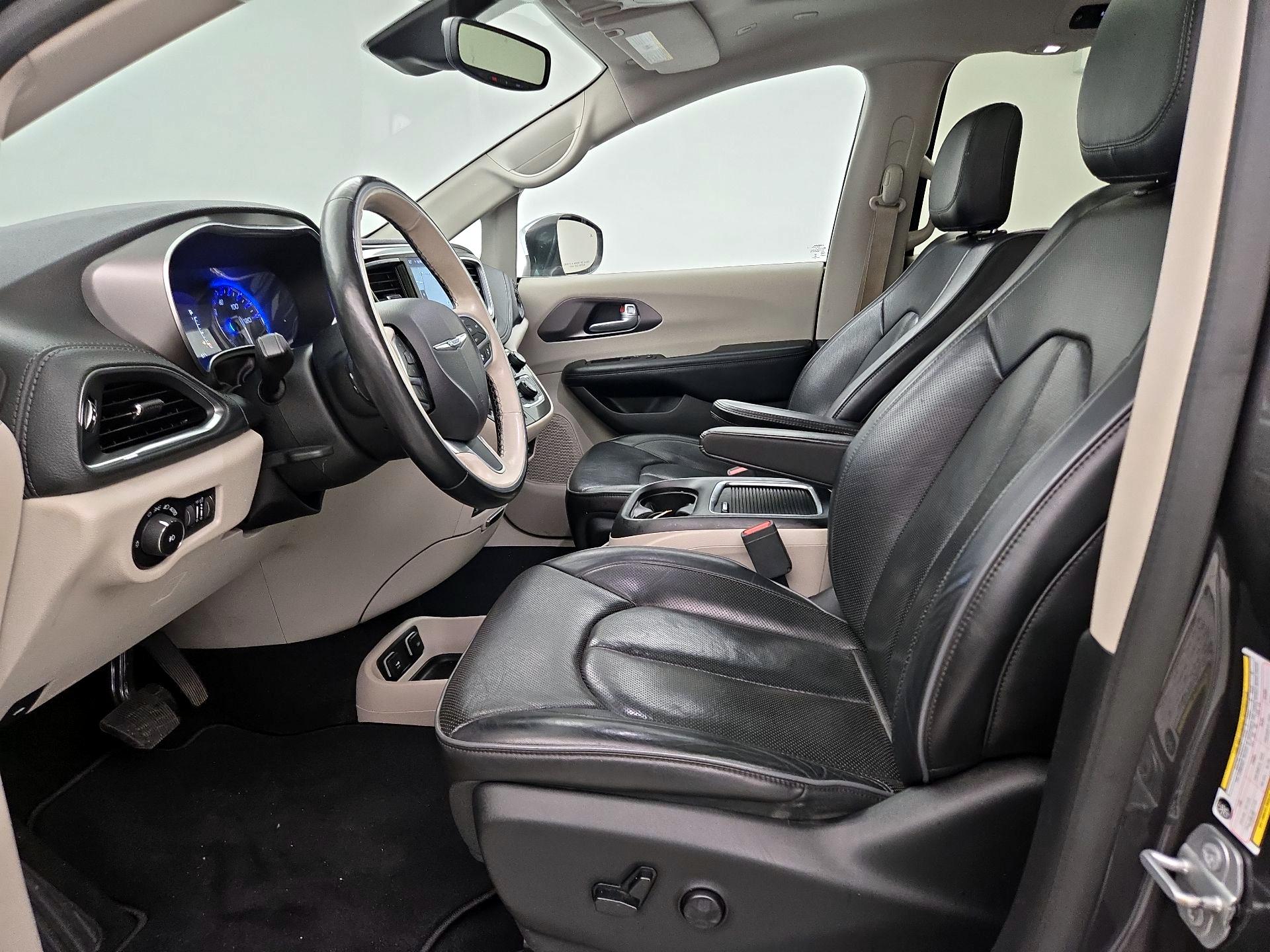 Thumbnail: 2019 Chrysler Pacifica - 11