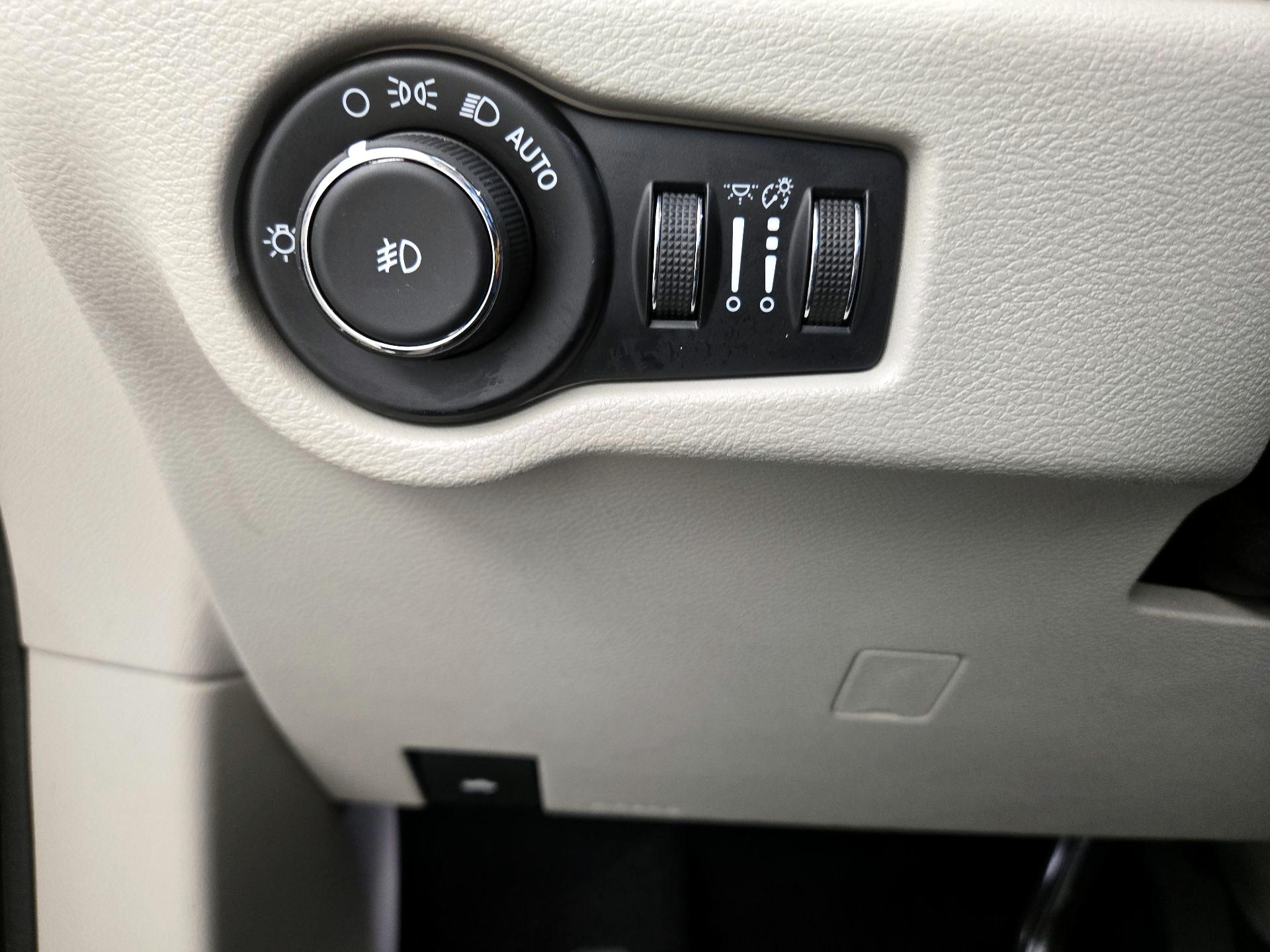 Thumbnail: 2019 Chrysler Pacifica - 13