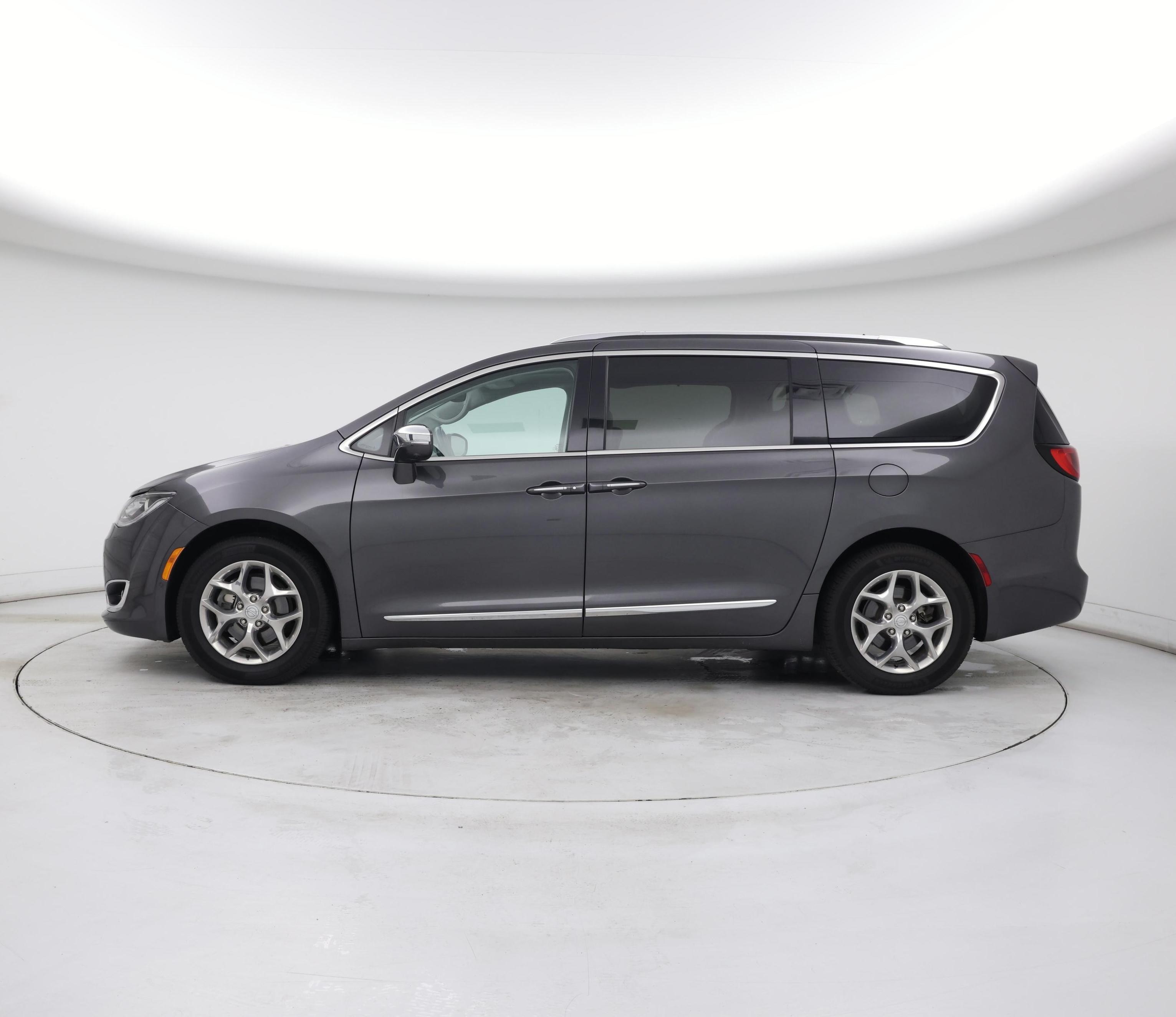 Thumbnail: 2019 Chrysler Pacifica - 3