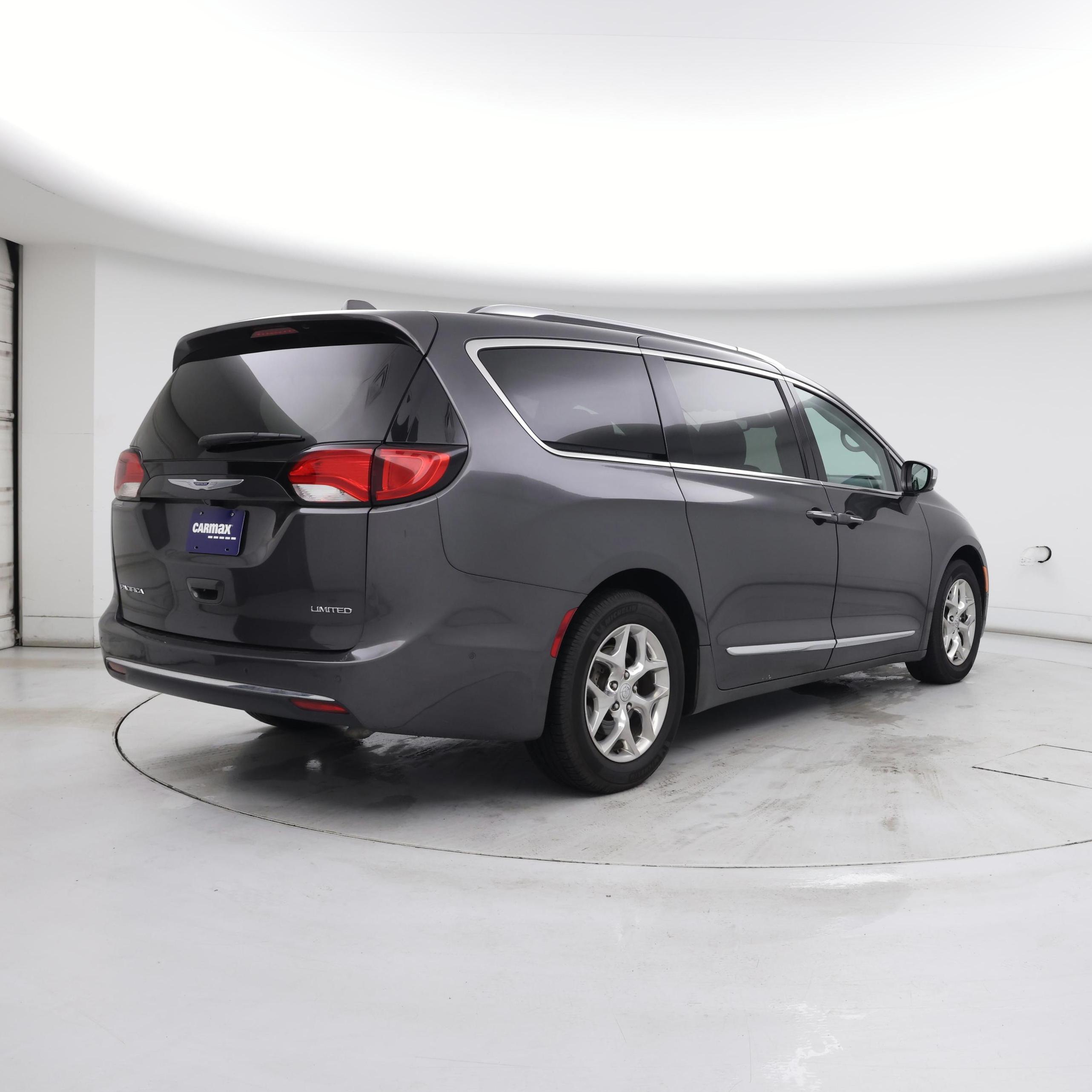 Thumbnail: 2019 Chrysler Pacifica - 8