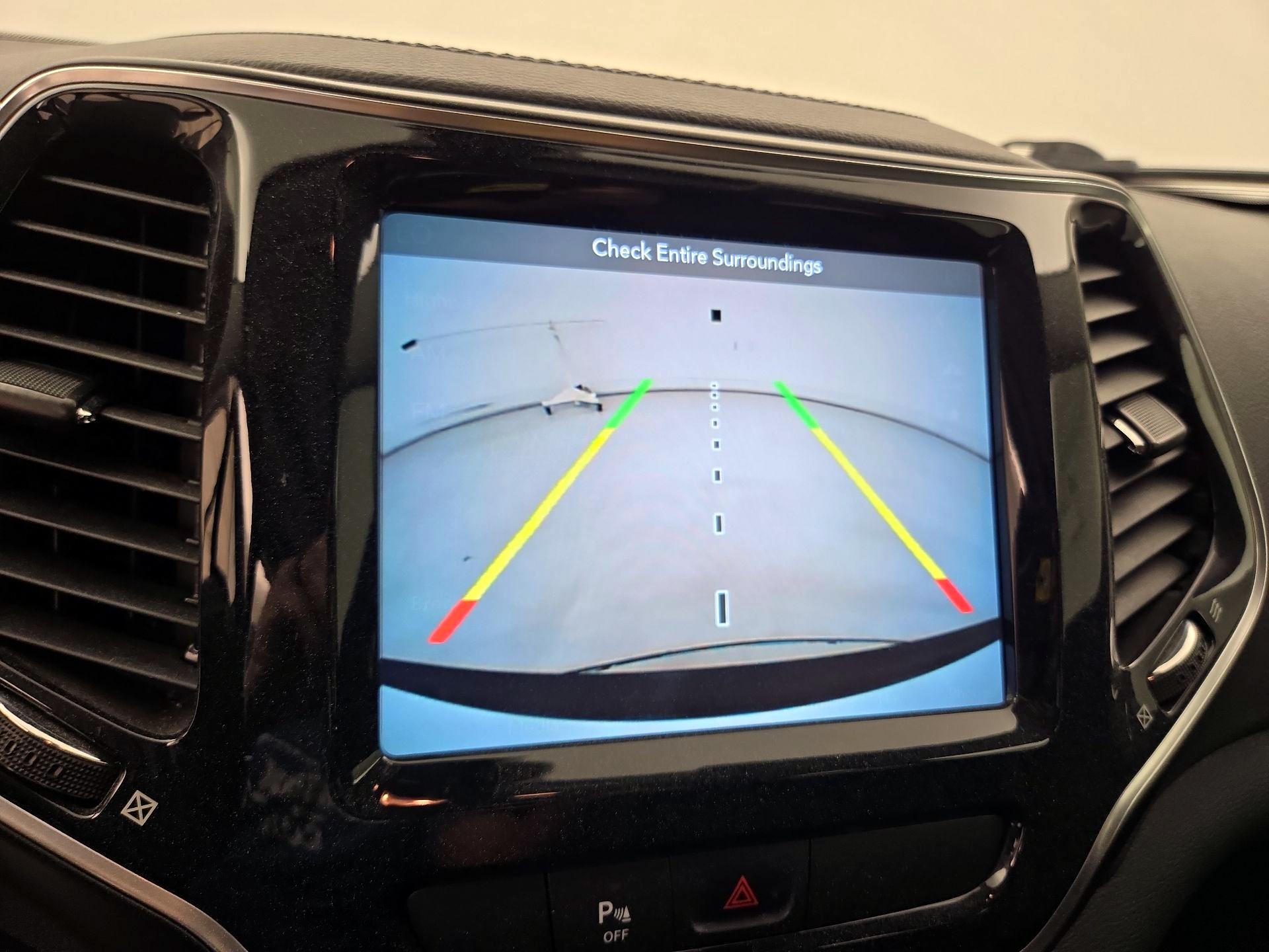 Thumbnail: 2019 Jeep Cherokee - 15