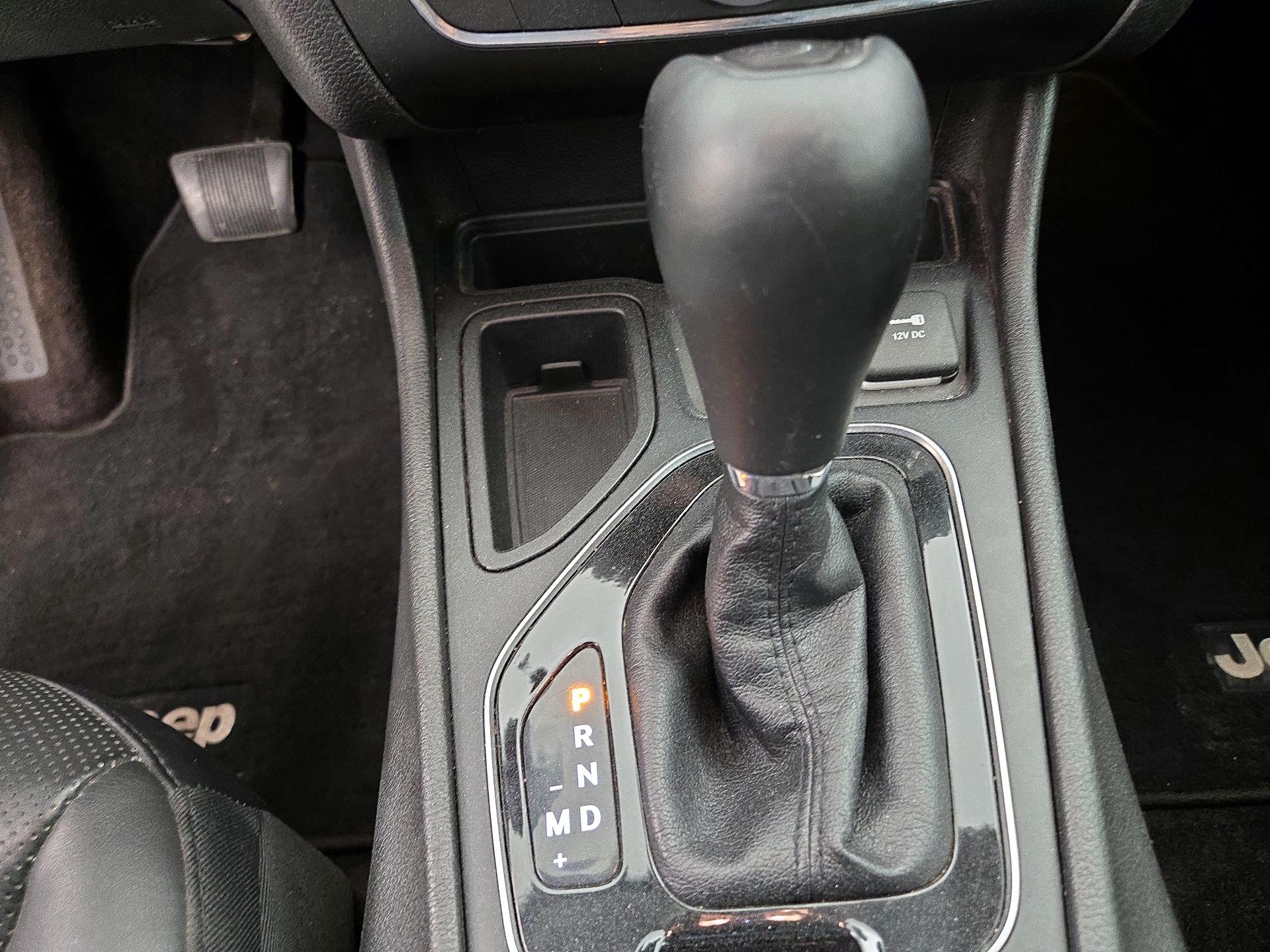 Thumbnail: 2019 Jeep Cherokee - 18