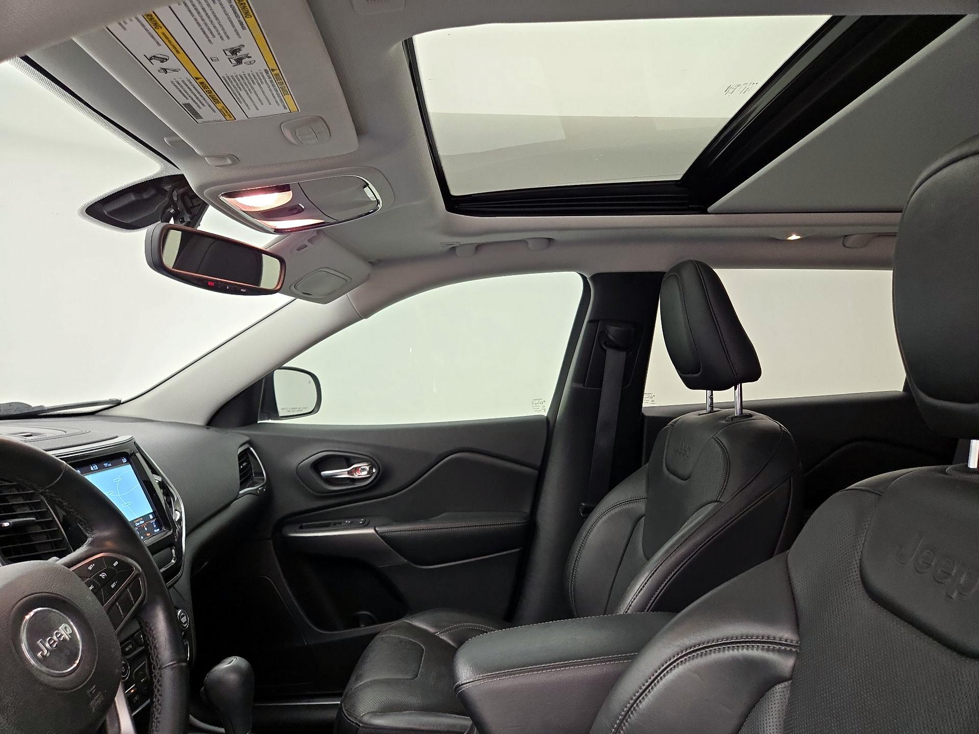 Thumbnail: 2019 Jeep Cherokee - 20