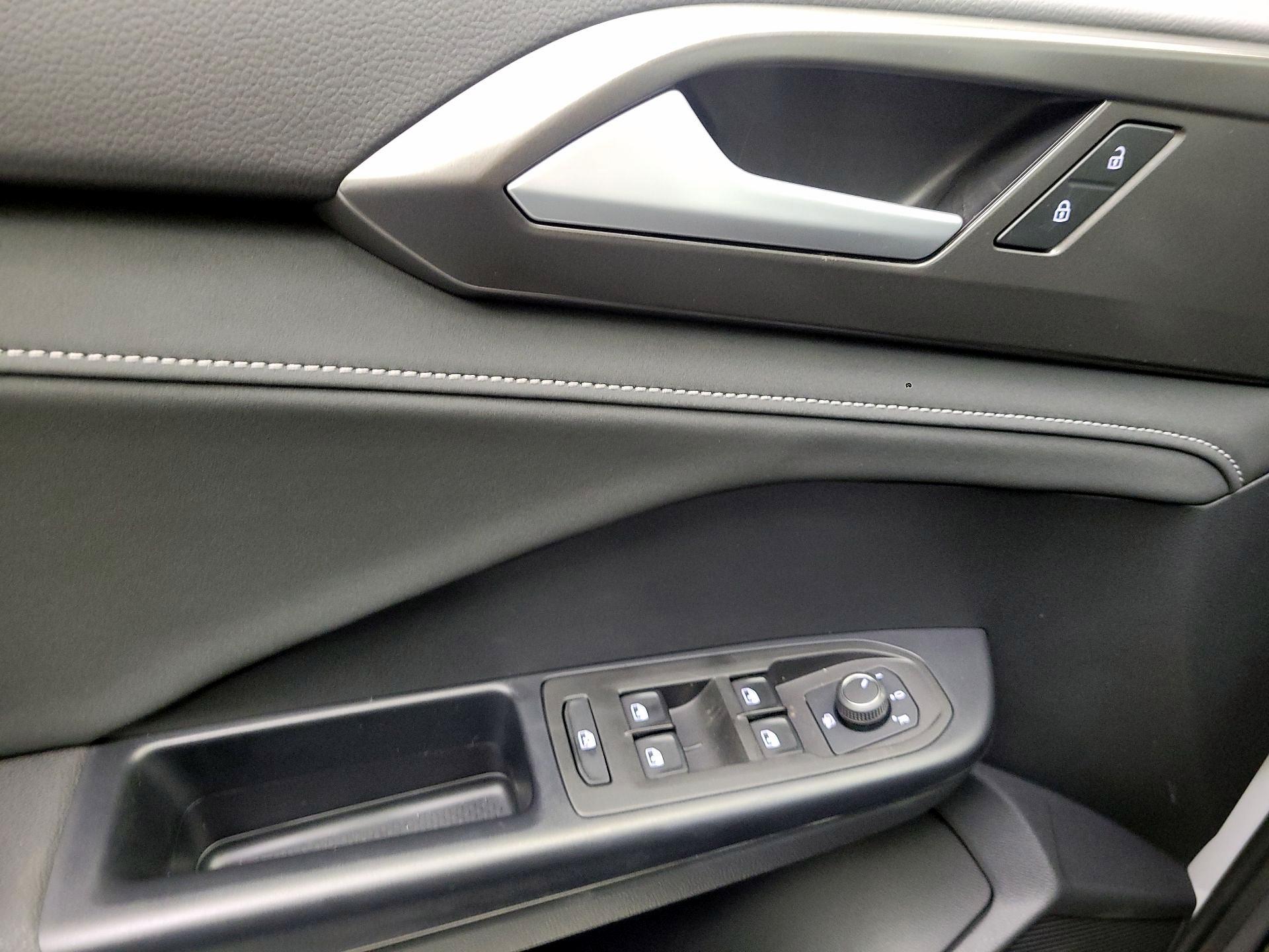 Thumbnail: 2025 Volkswagen Taos - 10