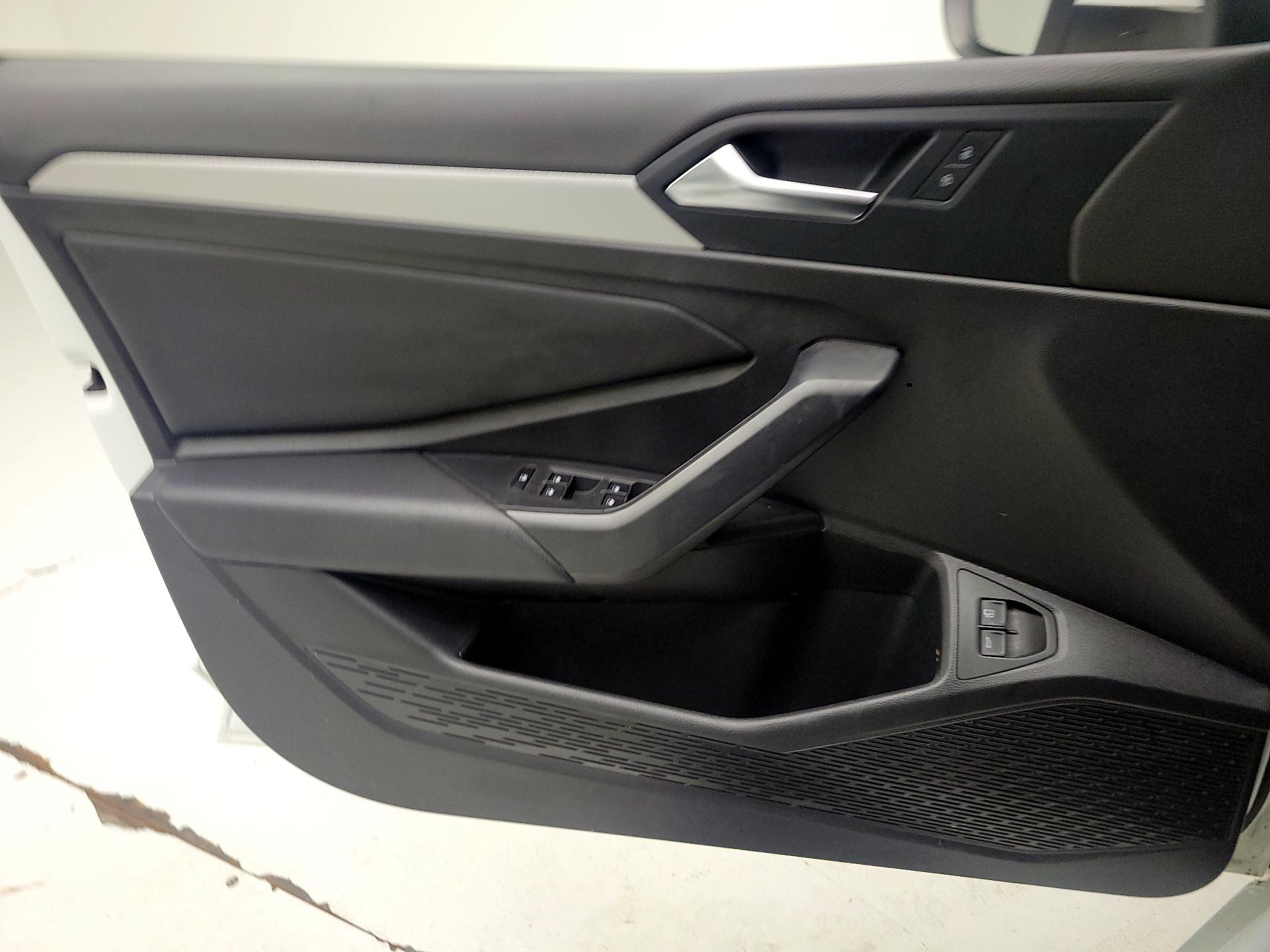 Thumbnail: 2021 Volkswagen Jetta - 10