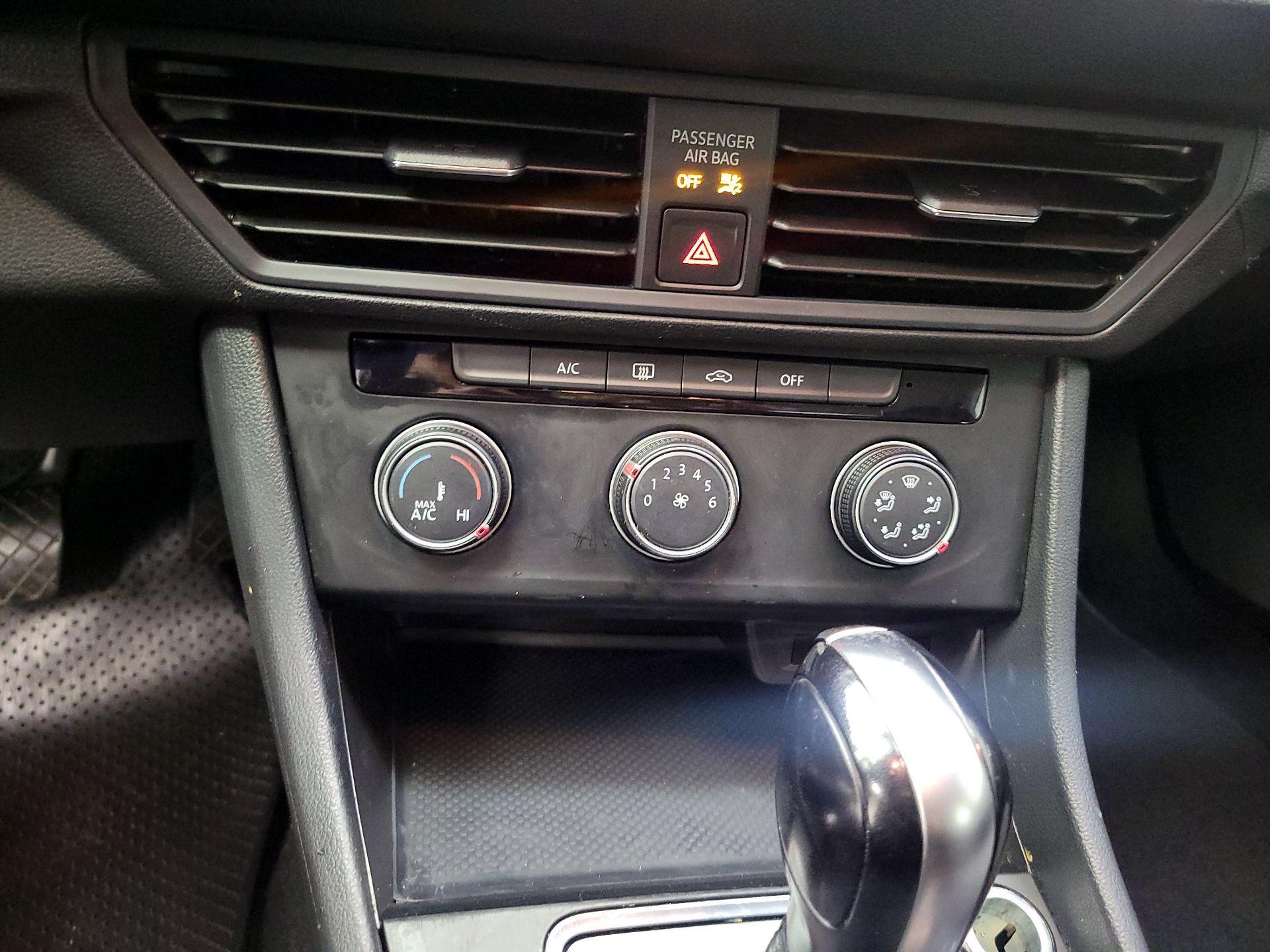 Thumbnail: 2021 Volkswagen Jetta - 14