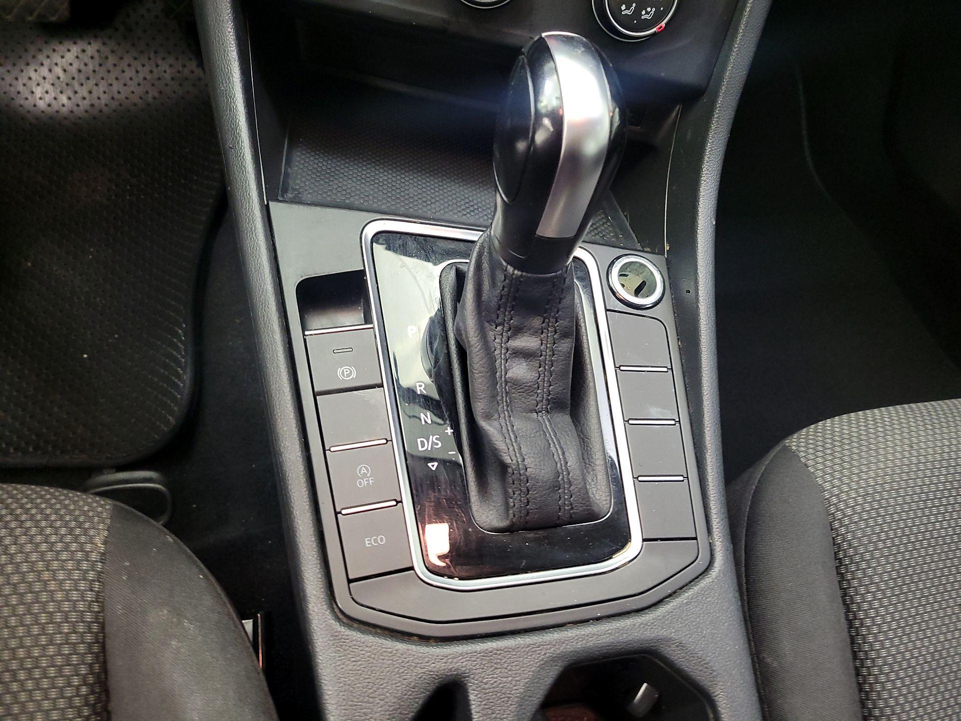 Thumbnail: 2021 Volkswagen Jetta - 15