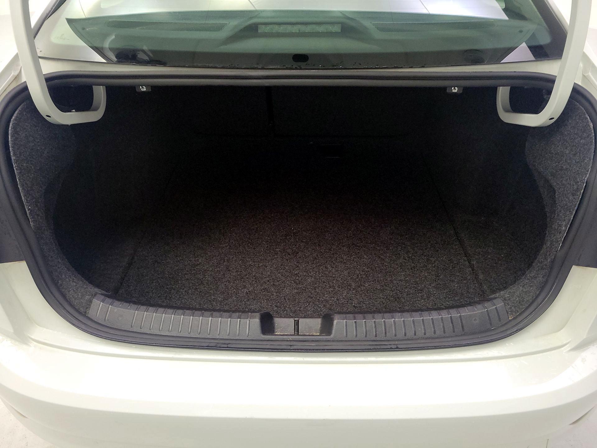 Thumbnail: 2021 Volkswagen Jetta - 18