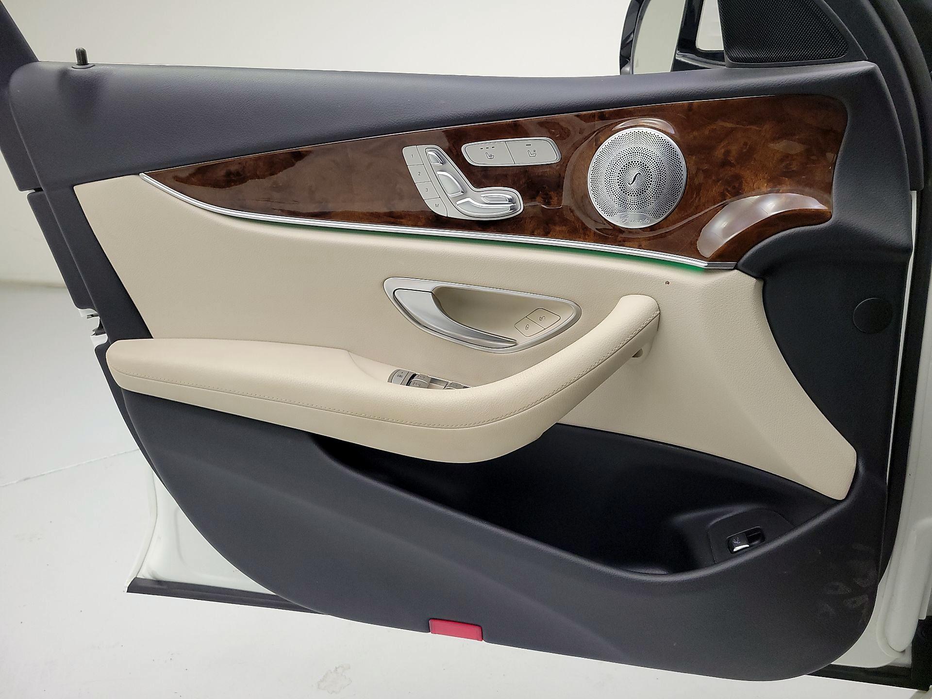 Thumbnail: 2017 Mercedes-Benz E-Class - 10