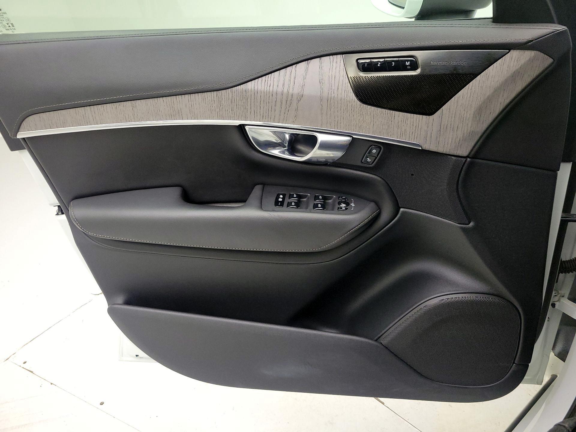 Thumbnail: 2021 Volvo XC90 - 10