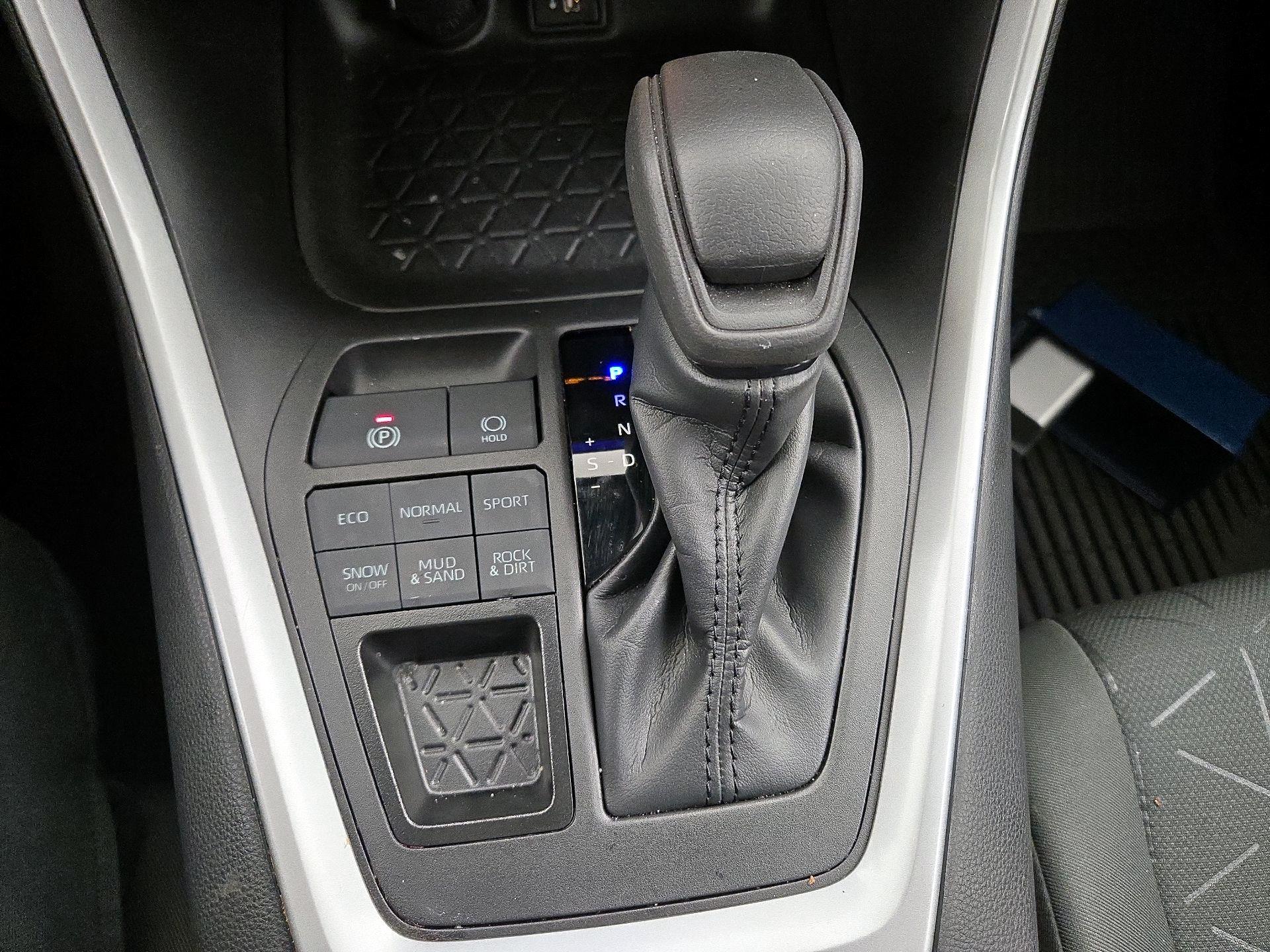 Thumbnail: 2023 Toyota RAV4 - 17