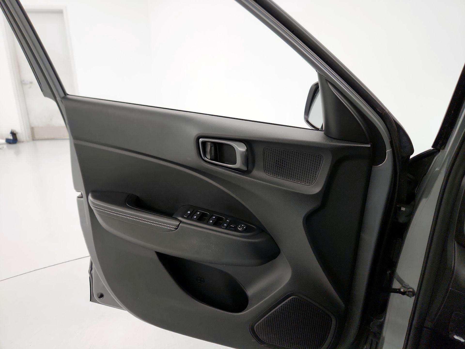 Thumbnail: 2023 Hyundai Venue - 12