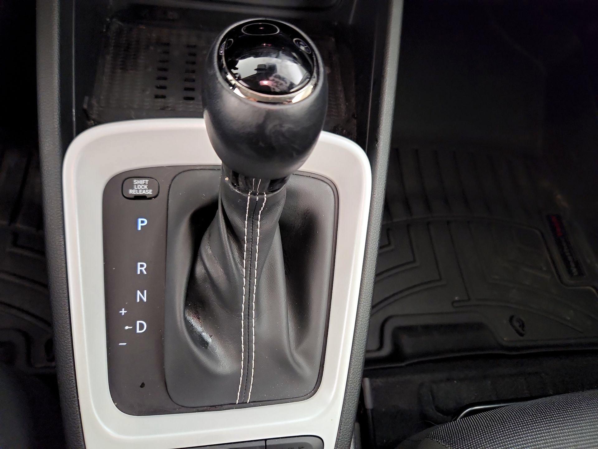 Thumbnail: 2023 Hyundai Venue - 16