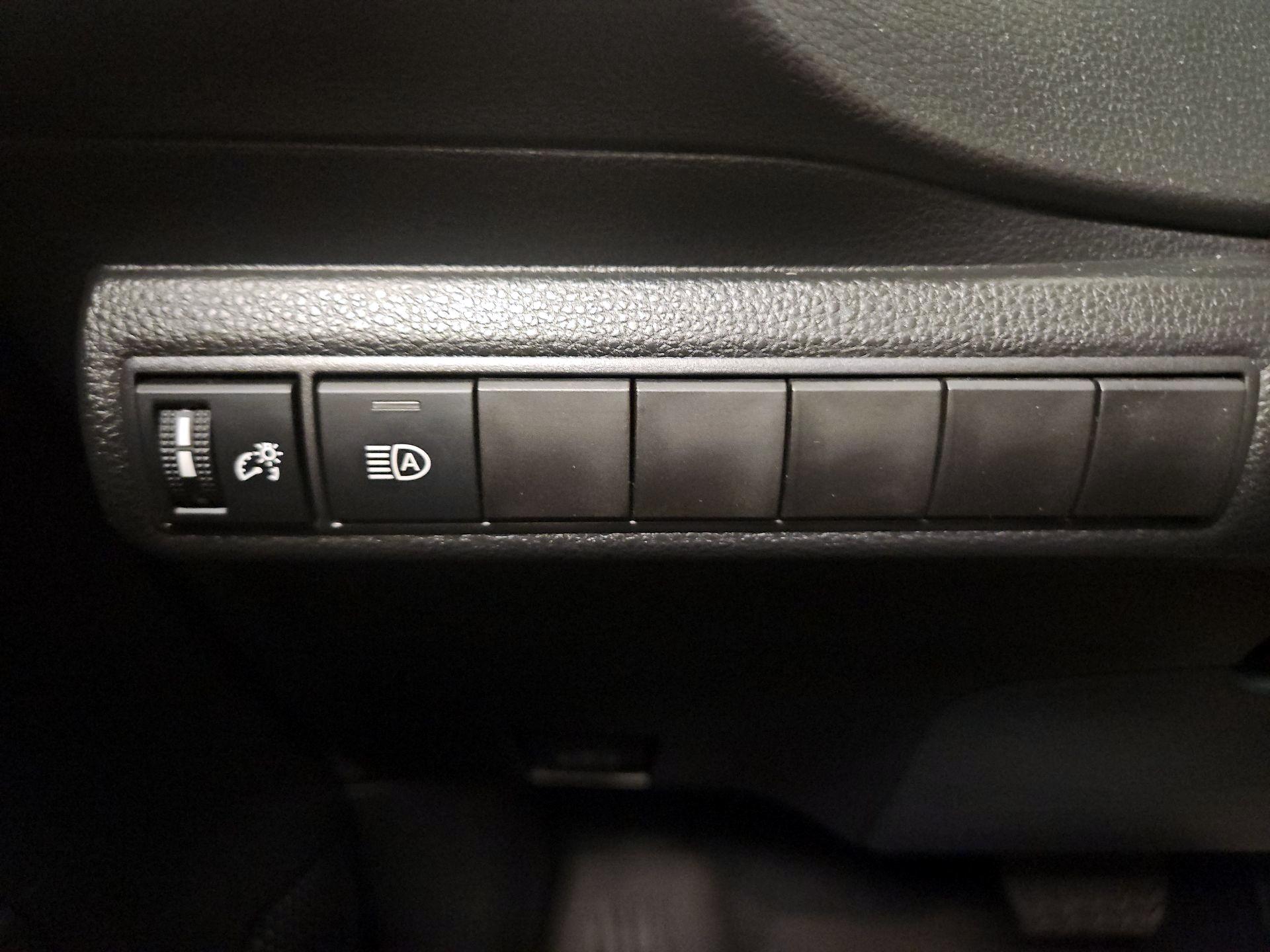 Thumbnail: 2025 Toyota Corolla - 13