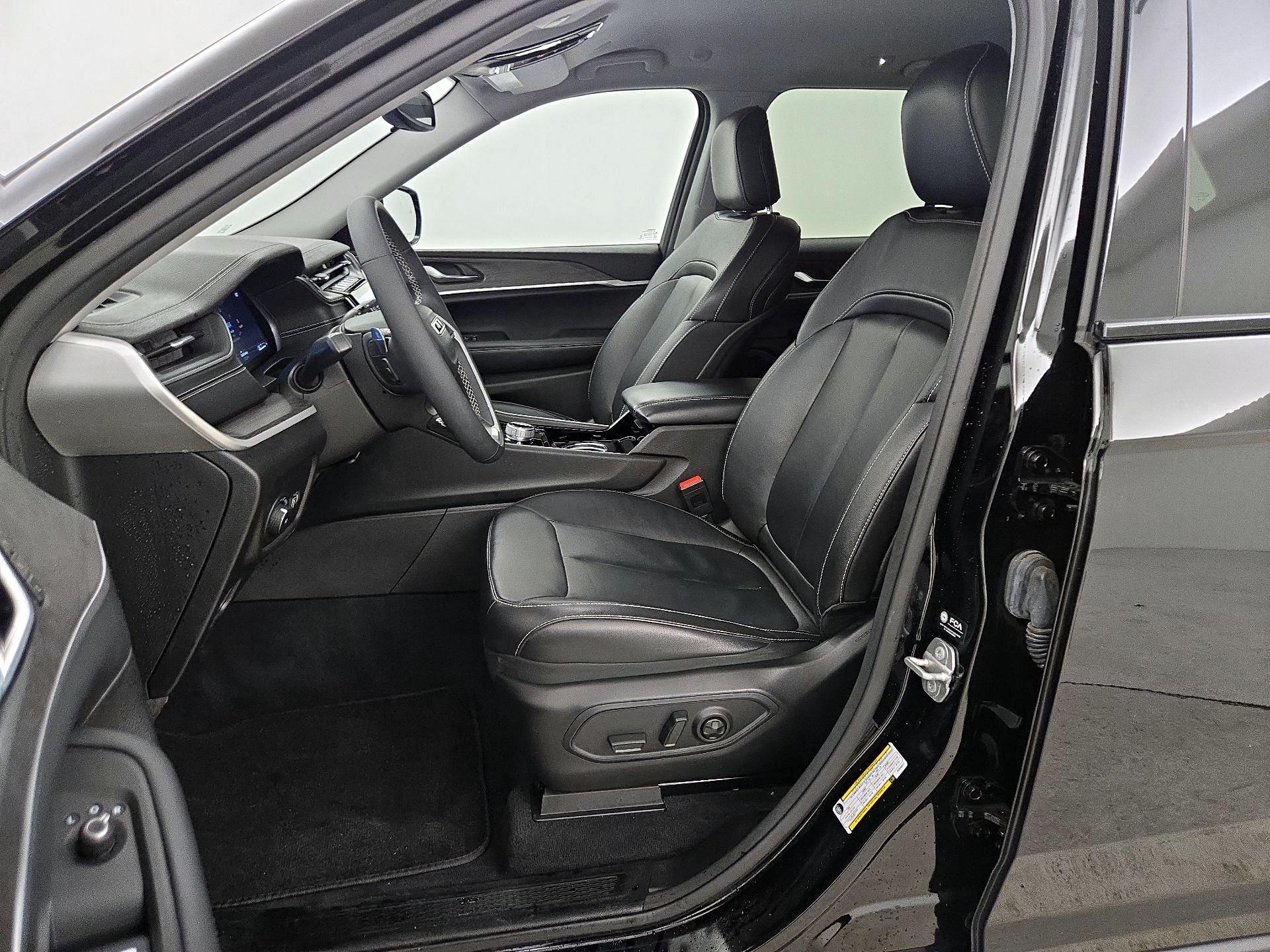 Thumbnail: 2023 Jeep Grand Cherokee - 11