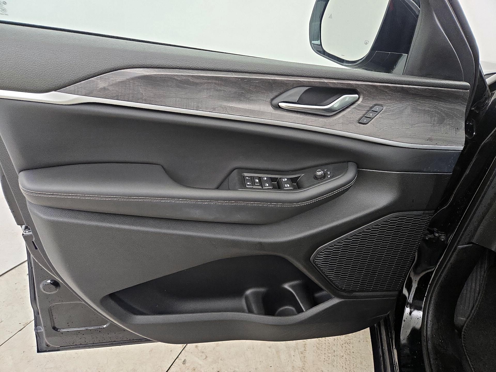 Thumbnail: 2023 Jeep Grand Cherokee - 12