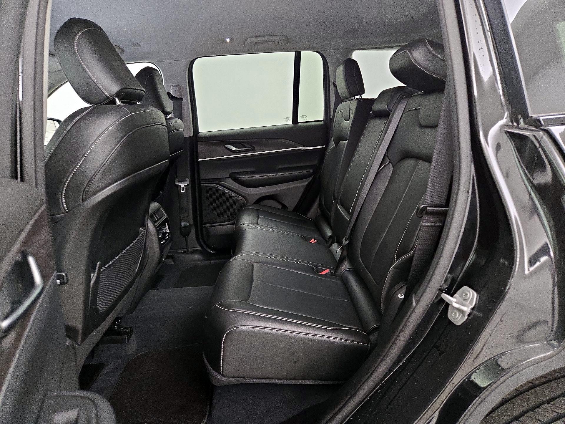 Thumbnail: 2023 Jeep Grand Cherokee - 20