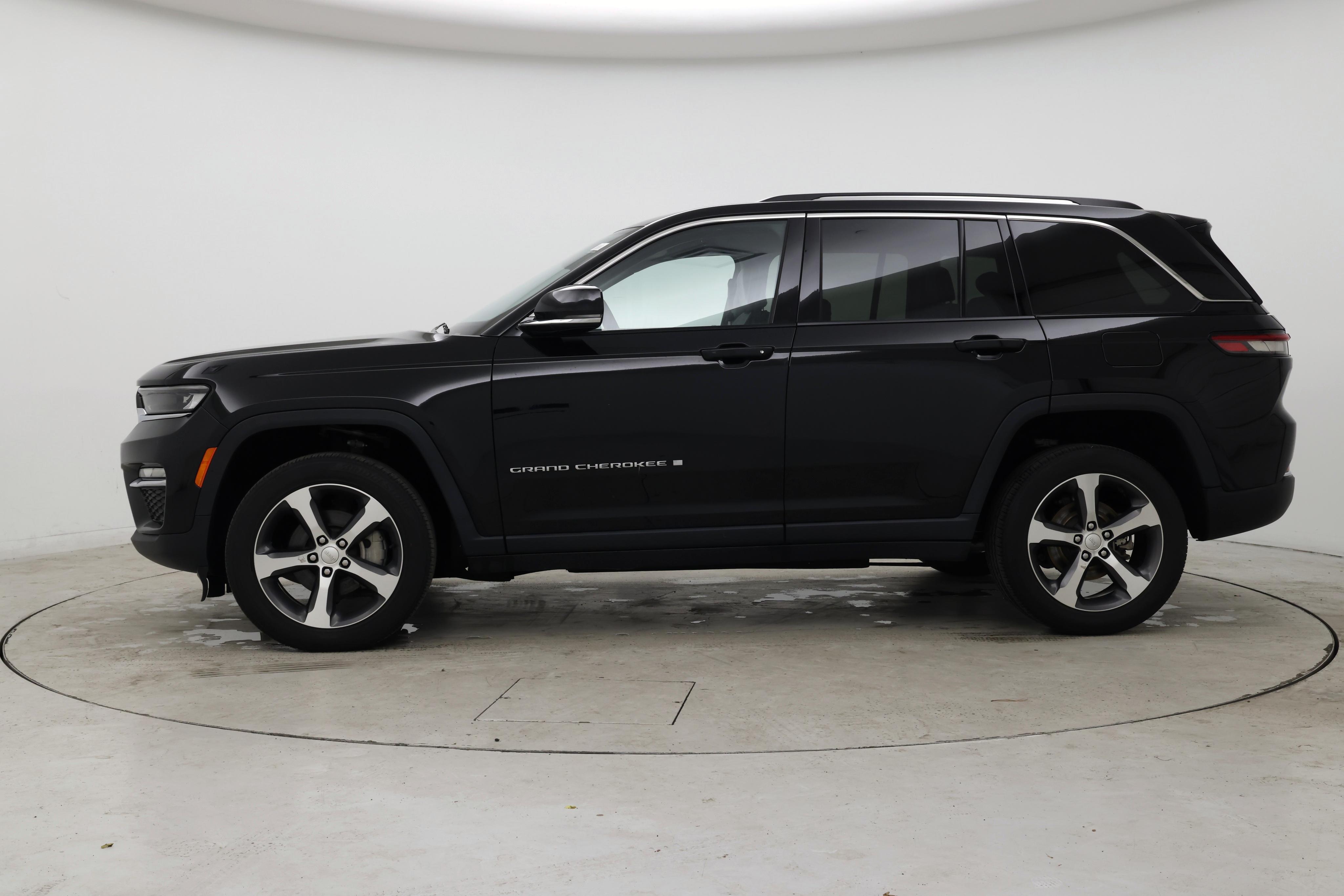 Thumbnail: 2023 Jeep Grand Cherokee - 3