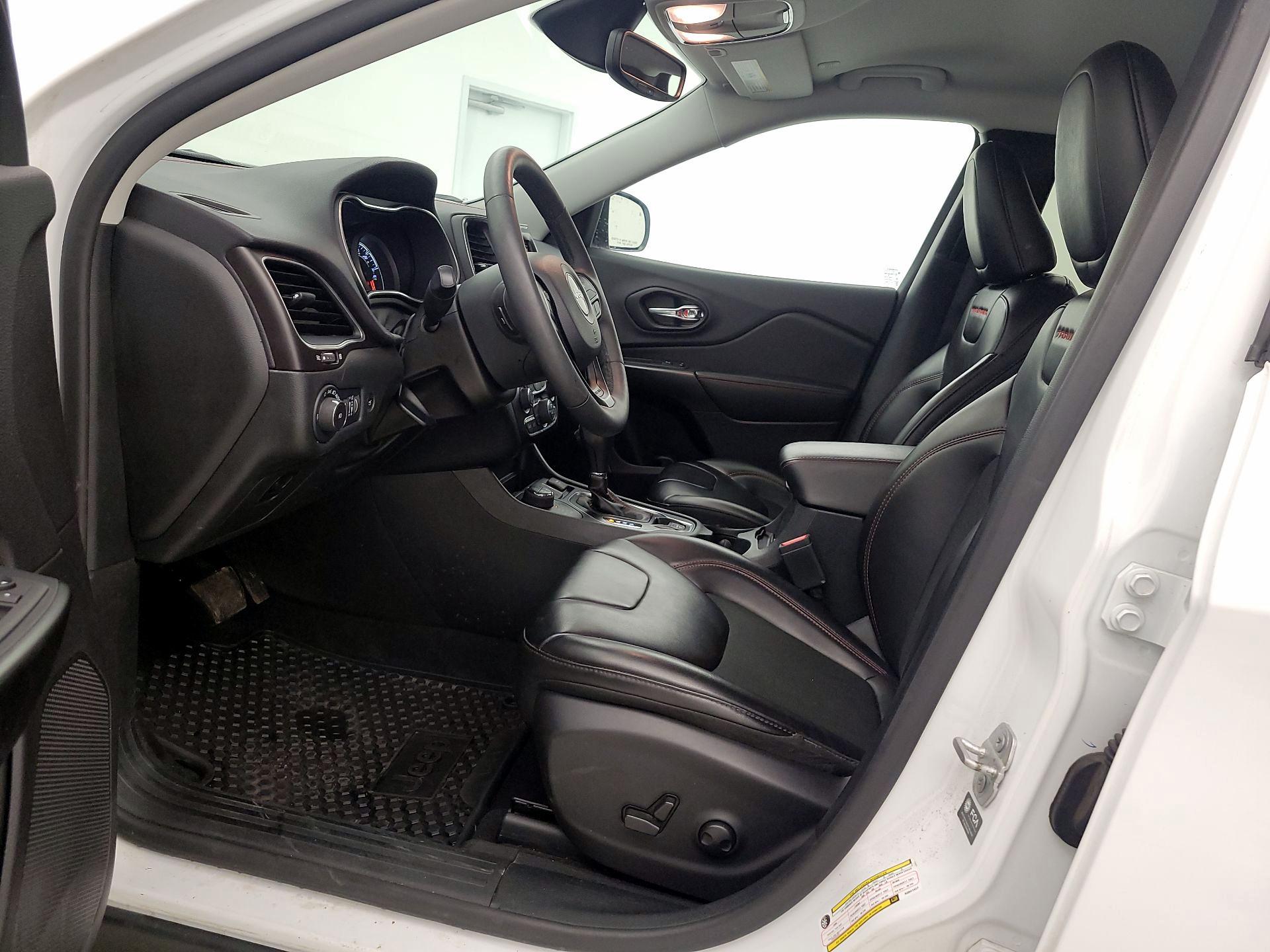 Thumbnail: 2022 Jeep Cherokee - 11