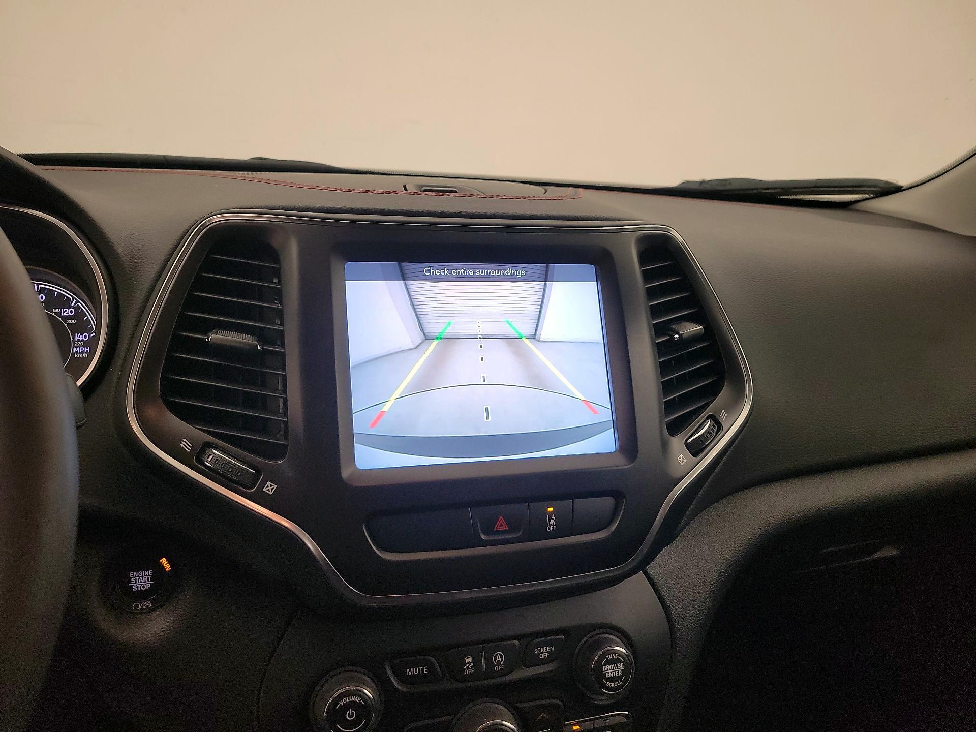 Thumbnail: 2022 Jeep Cherokee - 14