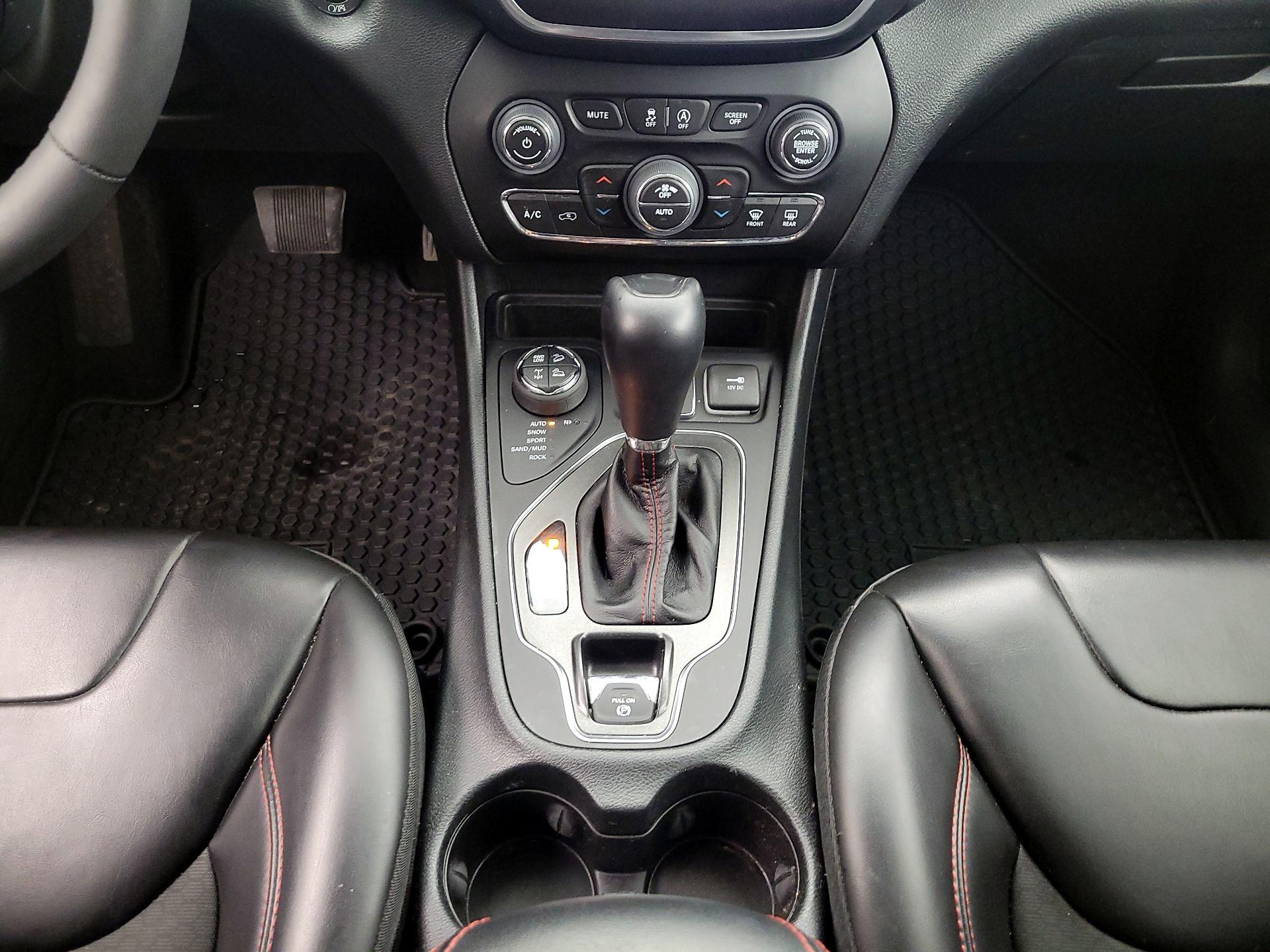 Thumbnail: 2022 Jeep Cherokee - 17