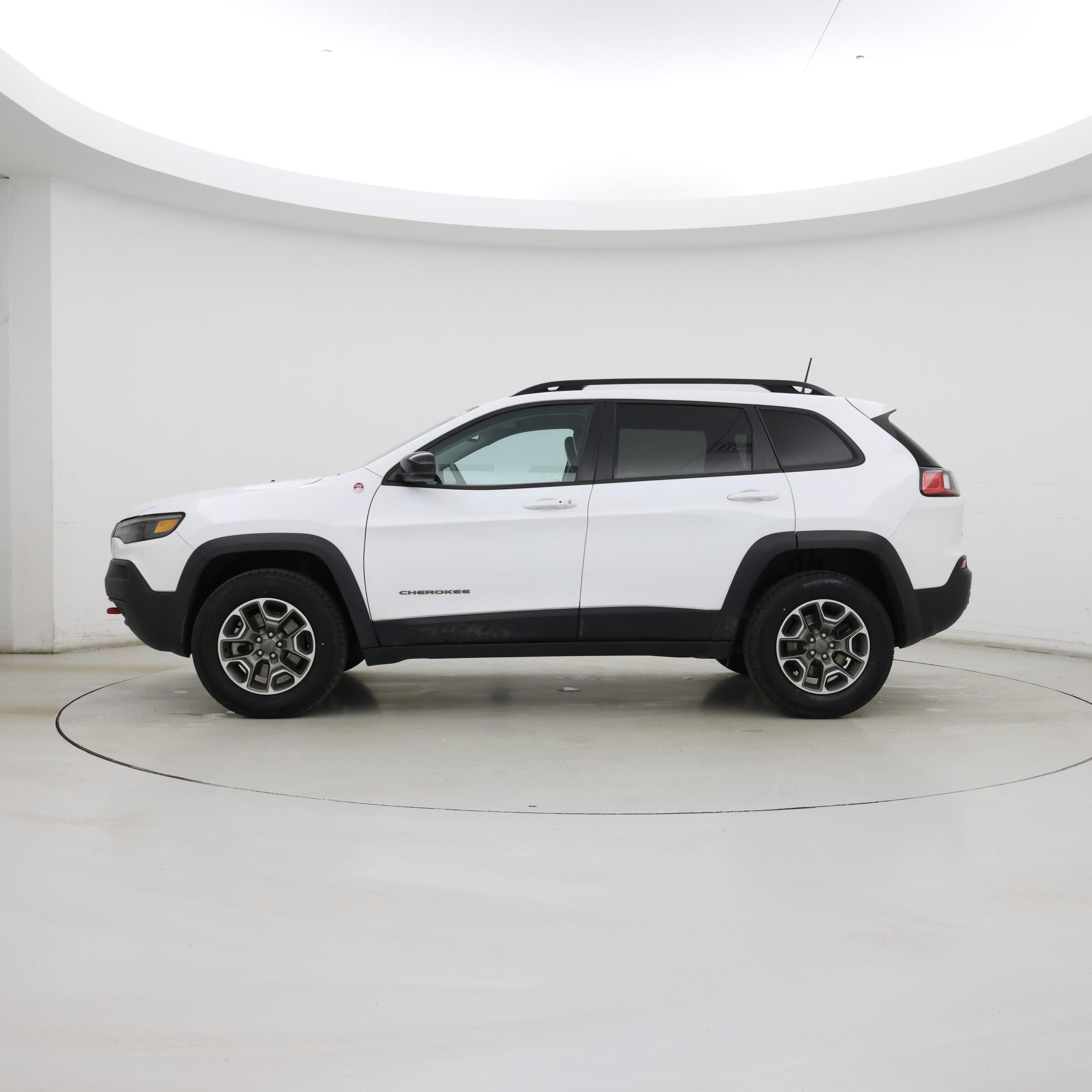 Thumbnail: 2022 Jeep Cherokee - 3