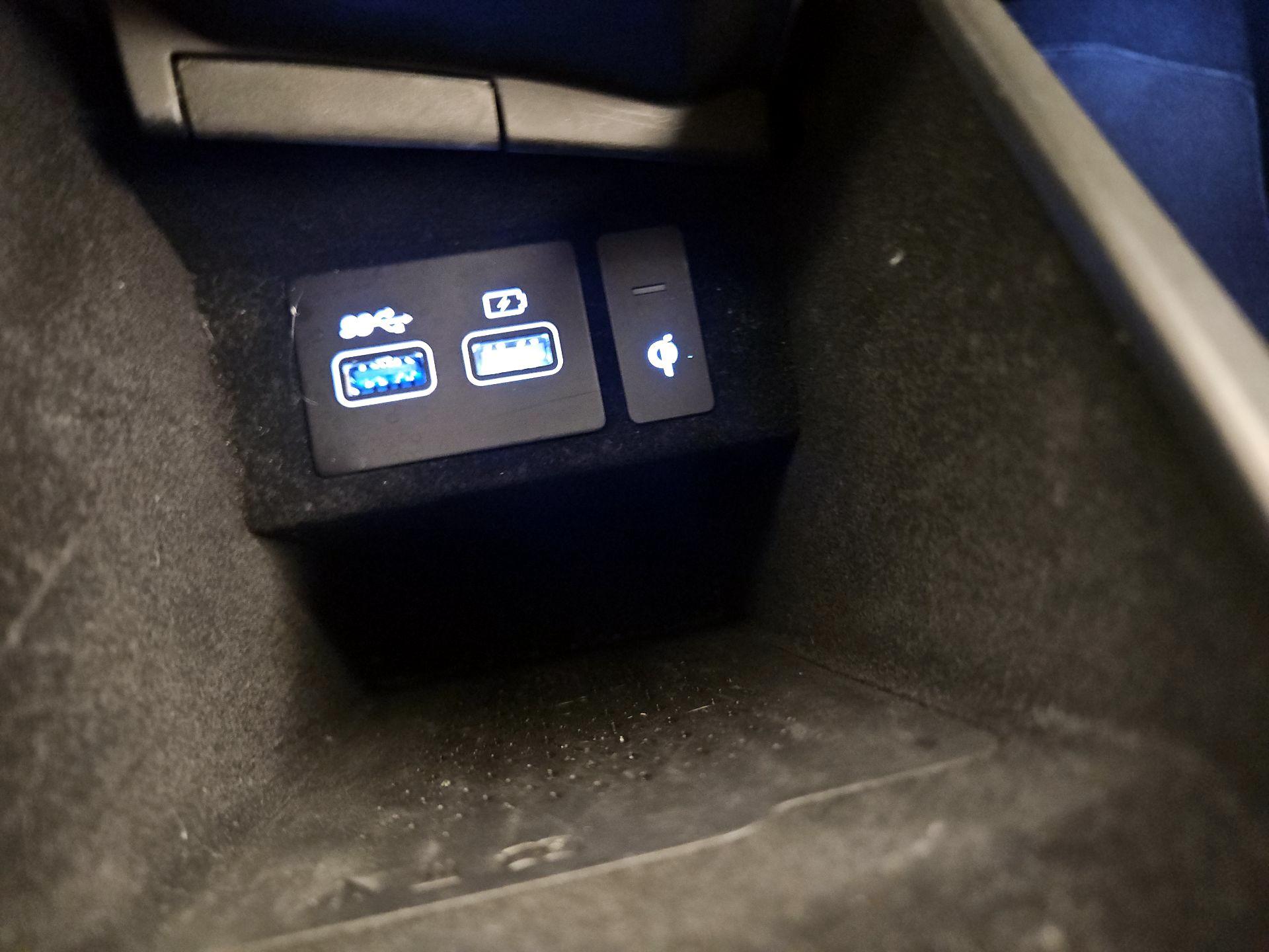 Thumbnail: 2025 Genesis GV70 - 19