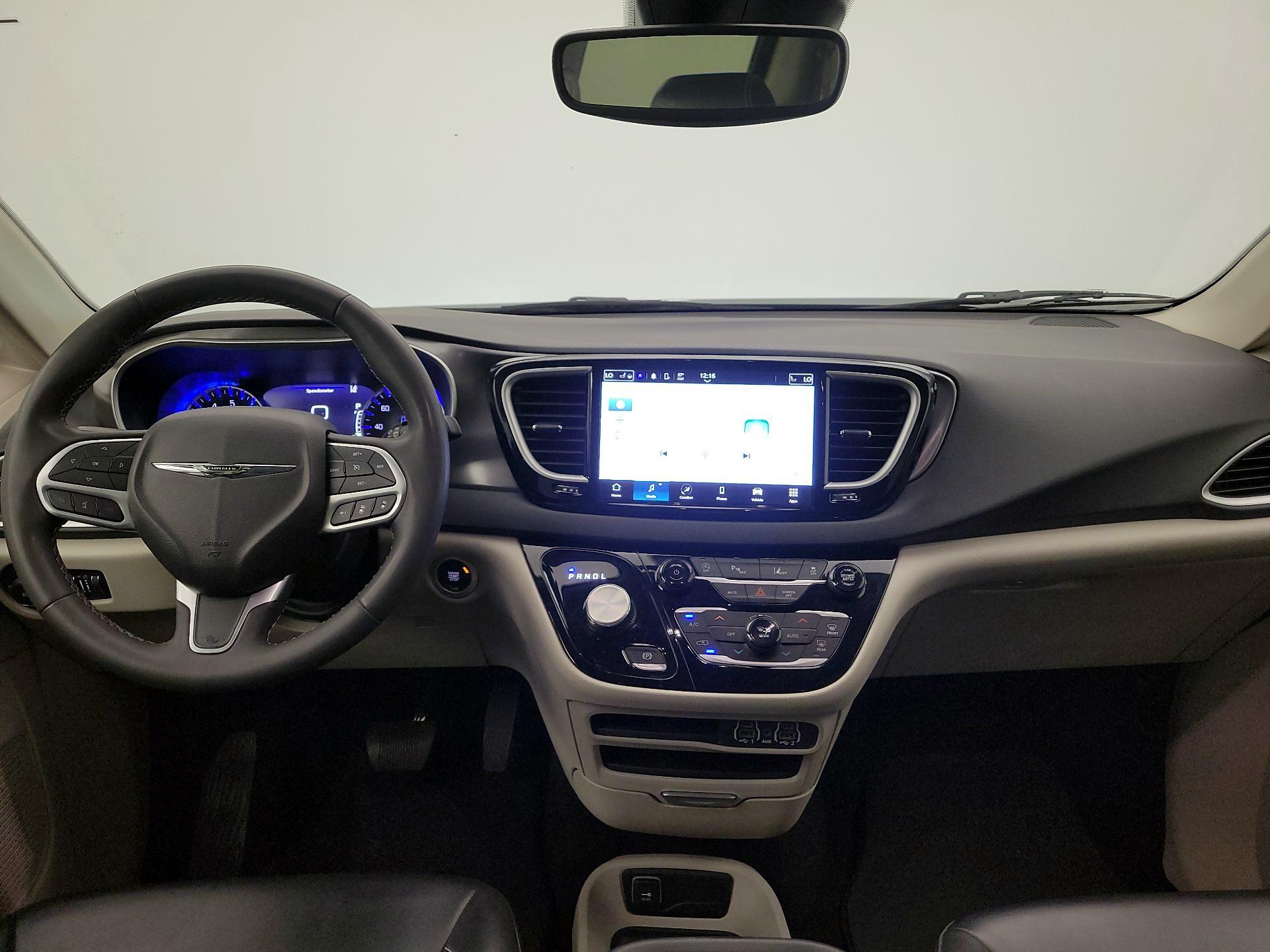 Thumbnail: 2023 Chrysler Pacifica - 9