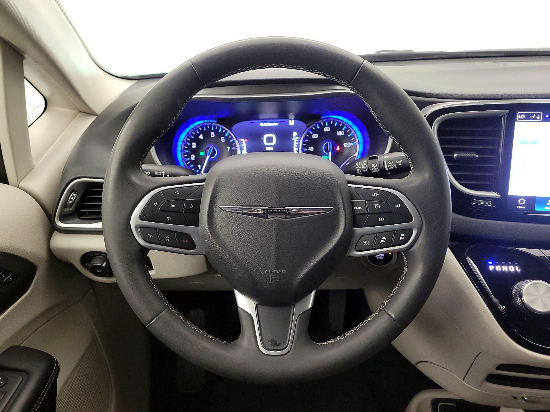 Thumbnail: 2023 Chrysler Pacifica - 10