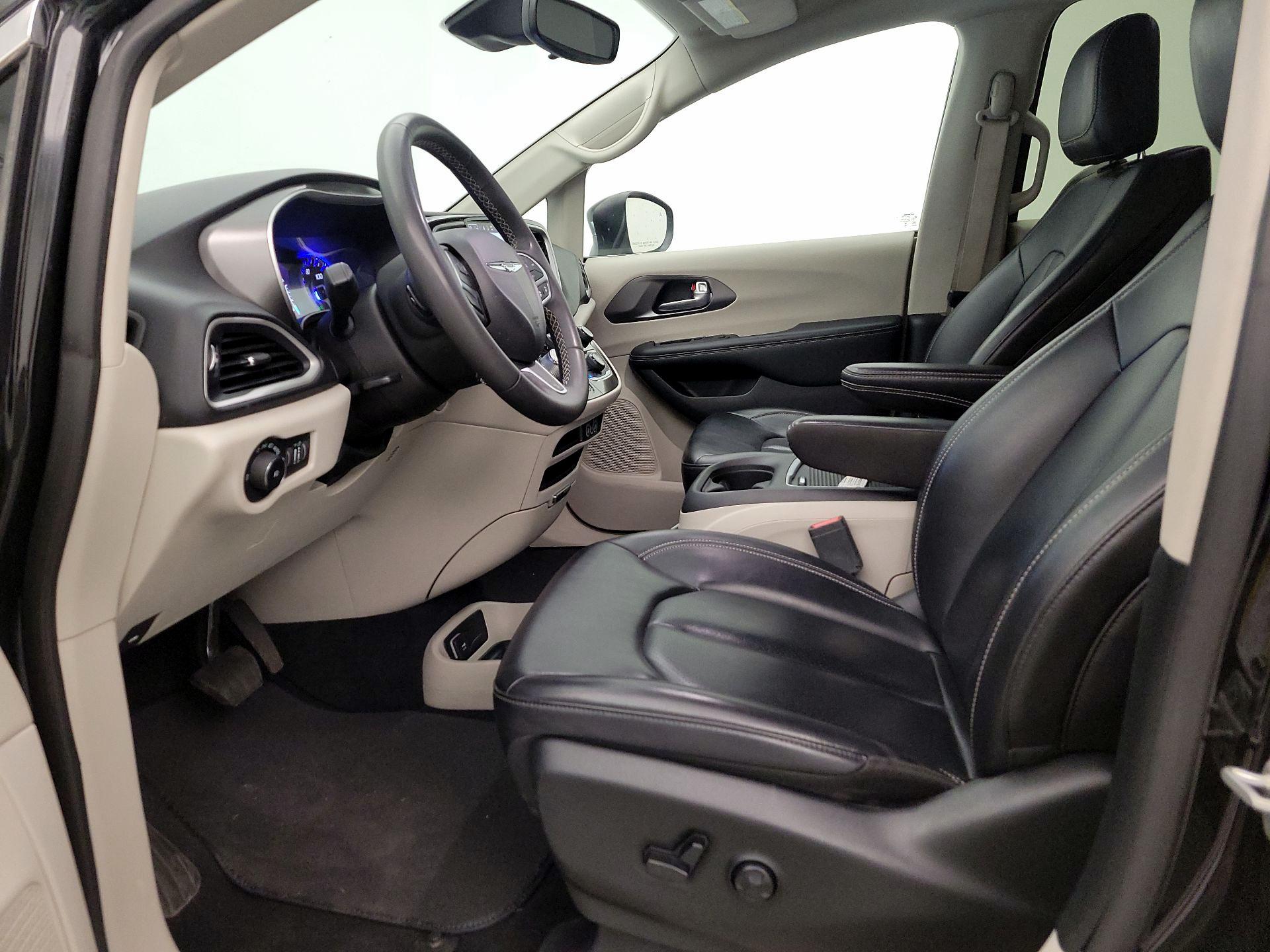 Thumbnail: 2023 Chrysler Pacifica - 11