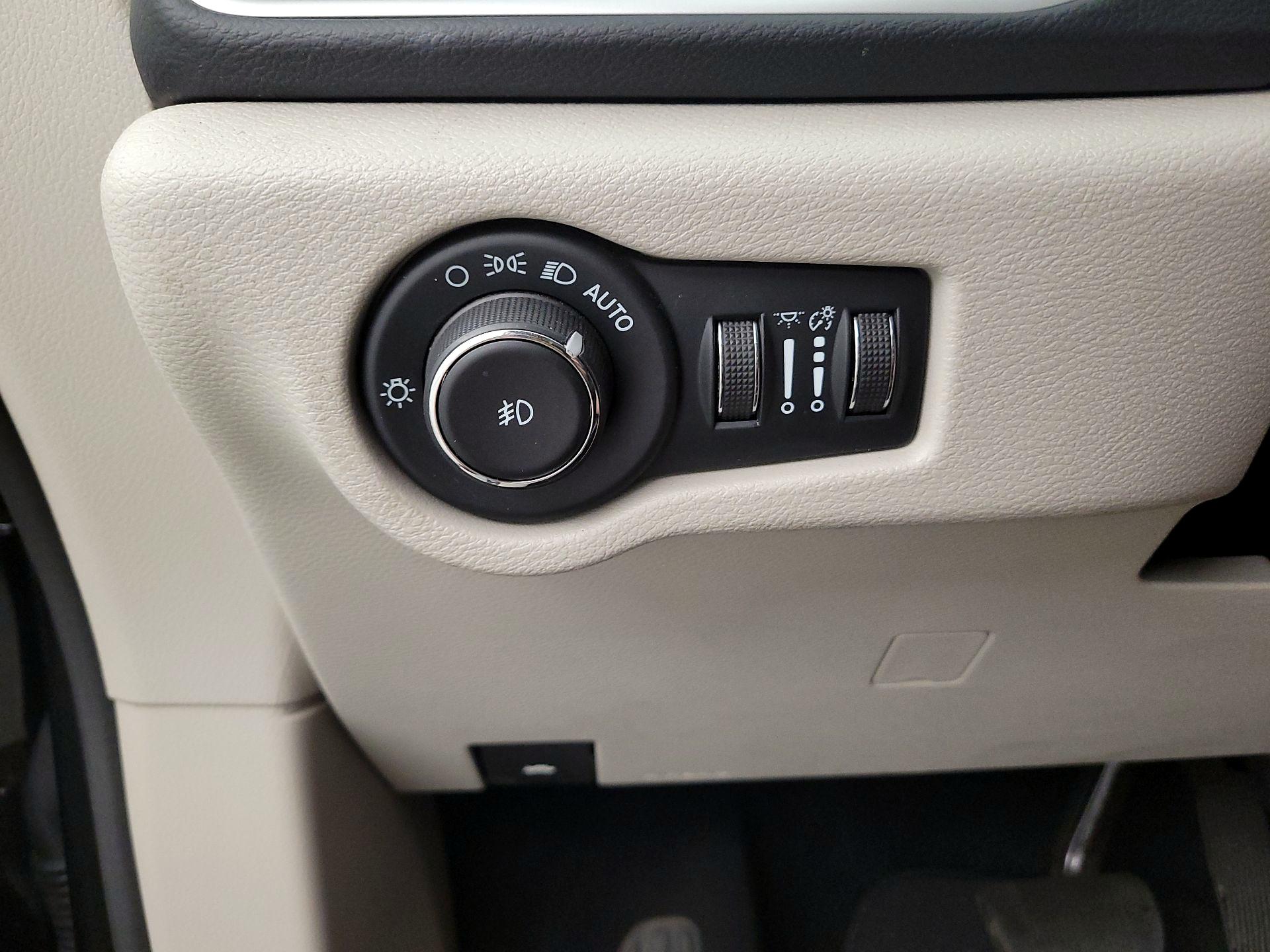 Thumbnail: 2023 Chrysler Pacifica - 13