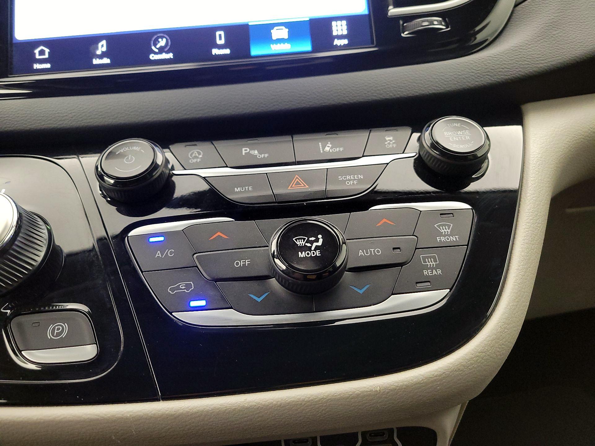 Thumbnail: 2023 Chrysler Pacifica - 16