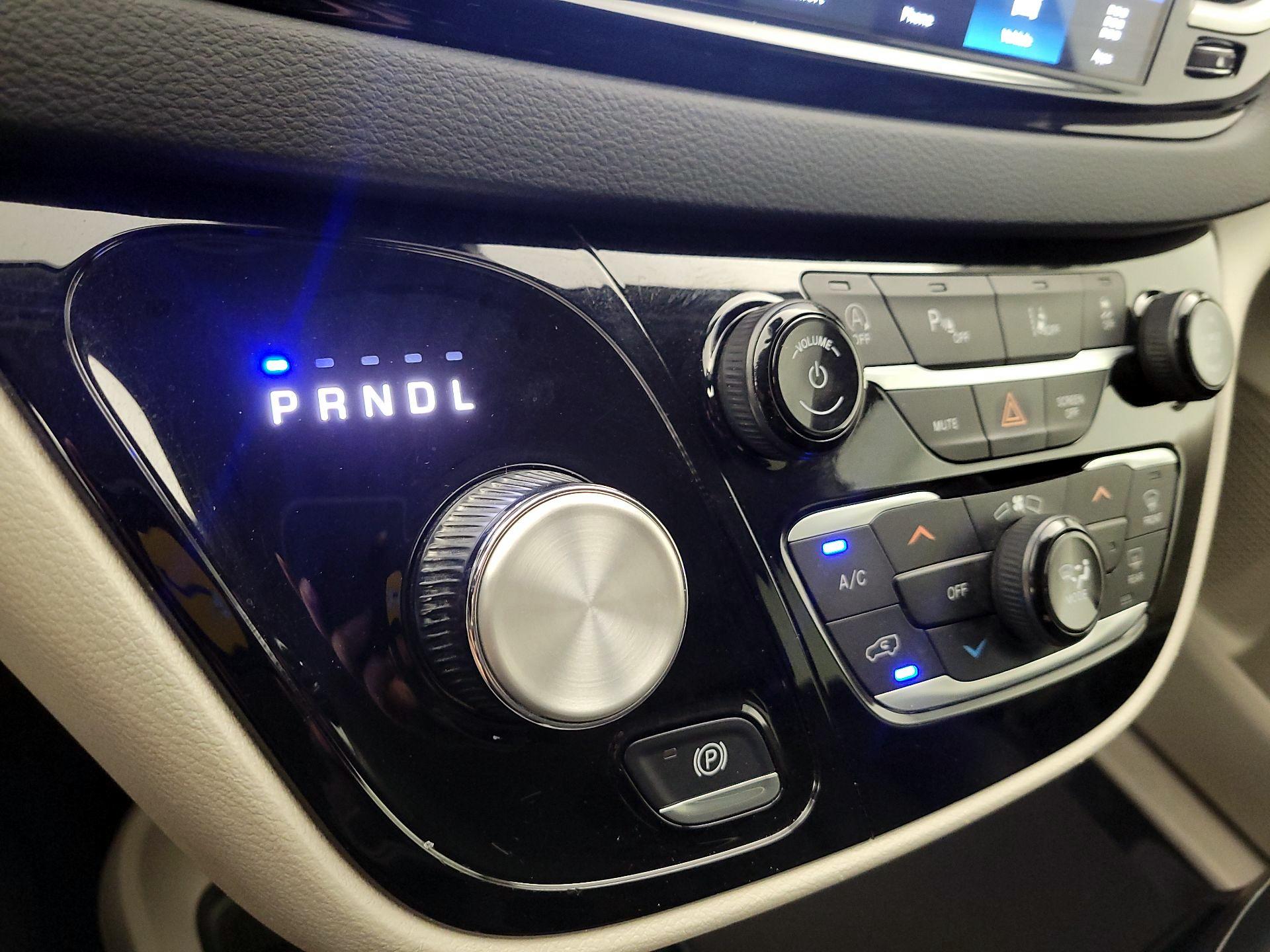 Thumbnail: 2023 Chrysler Pacifica - 17